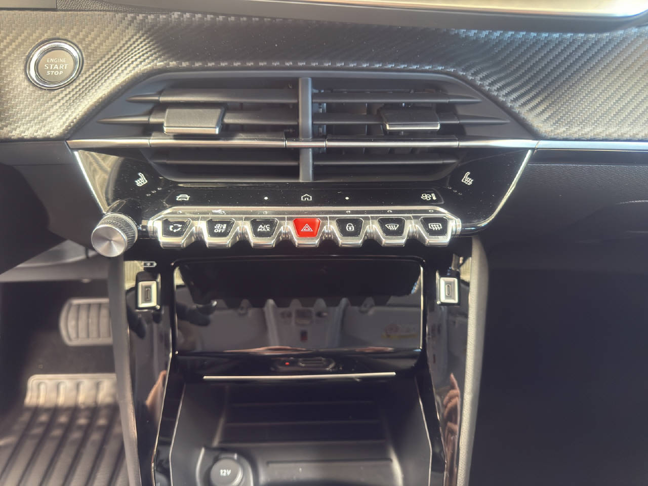 PEUGEOT 208 1.2 Hybrid 110 PS ALLURE PREMIUM AUTOMAT-image-12
