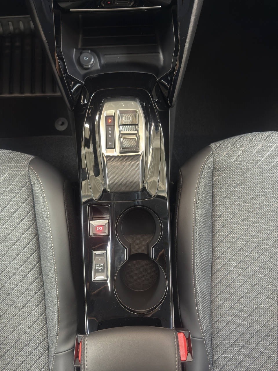 PEUGEOT 208 1.2 Hybrid 110 PS ALLURE PREMIUM AUTOMAT-image-14