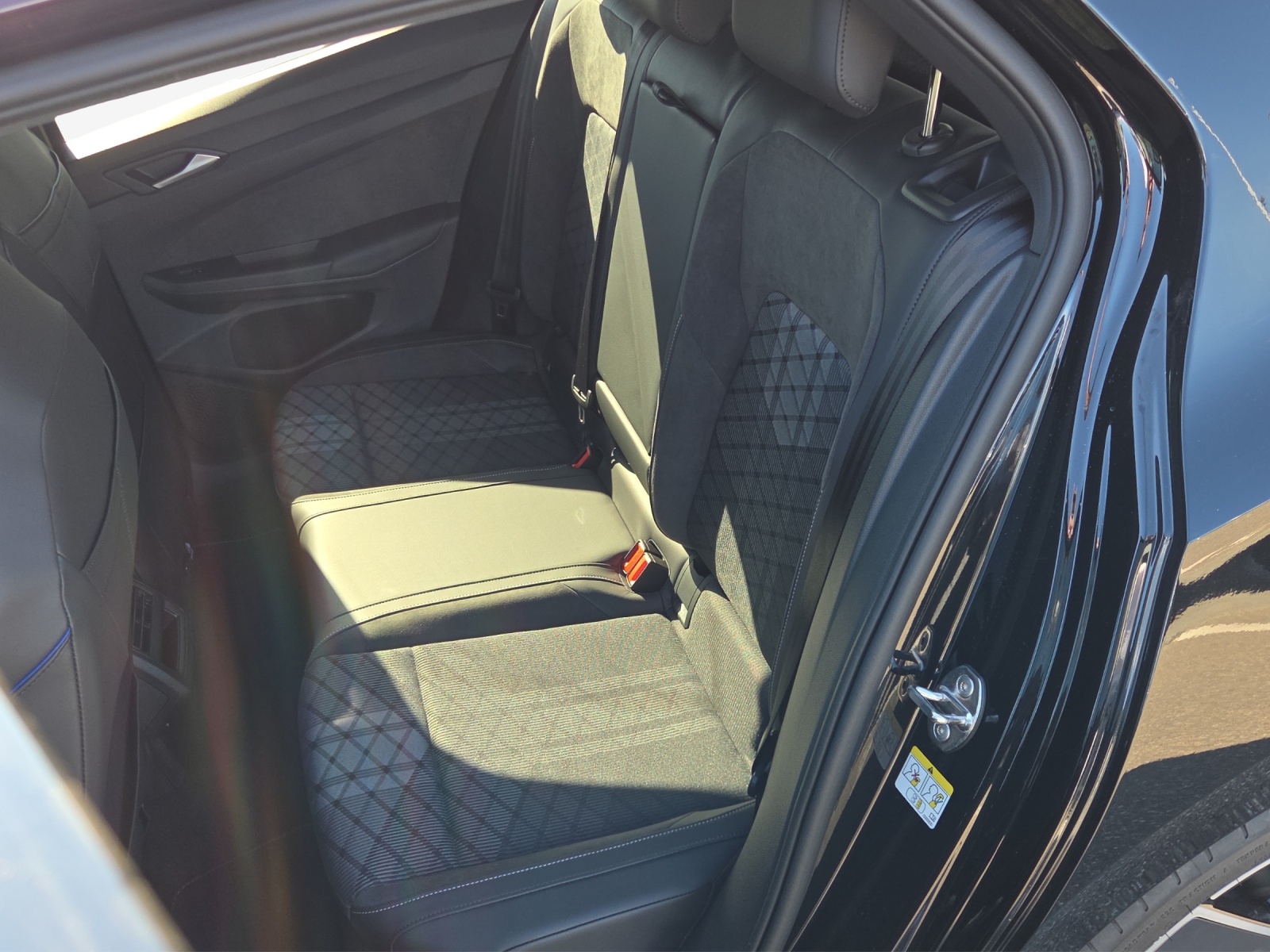 VW Golf 1.5 e TSI mHEV R-Line DSG-image-12