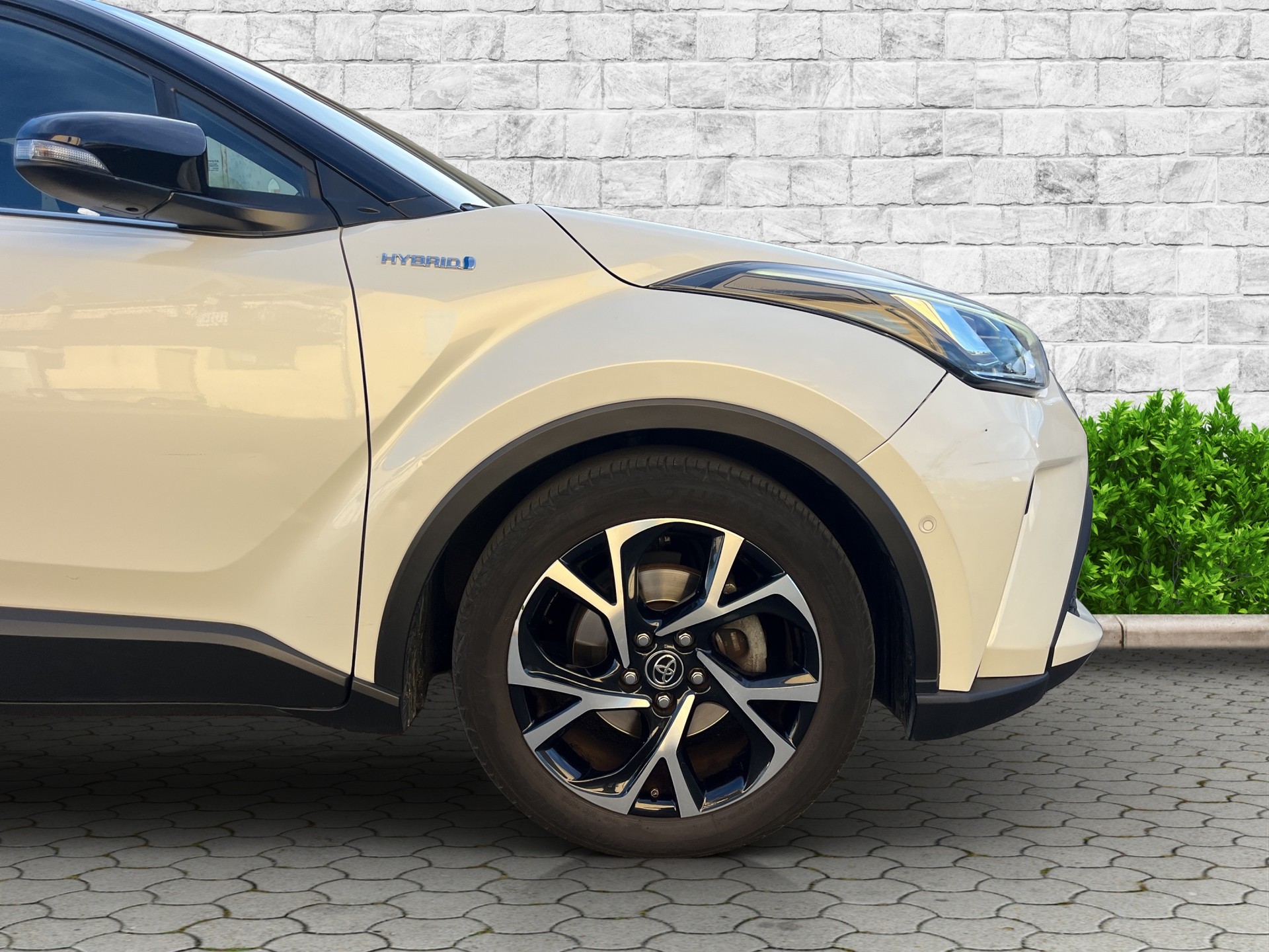 TOYOTA C-HR 1.8 HSD CVT Premium-image-8