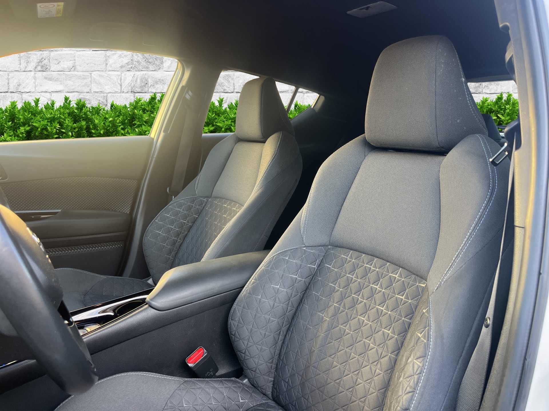 TOYOTA C-HR 1.8 HSD CVT Premium-image-13