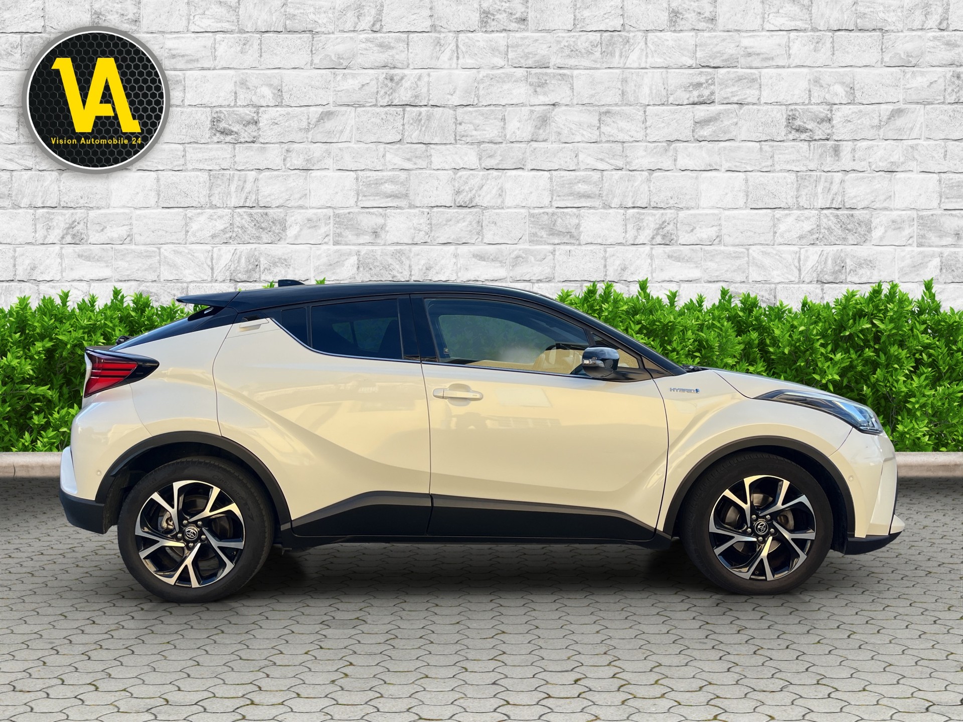TOYOTA C-HR 1.8 HSD CVT Premium-image-2