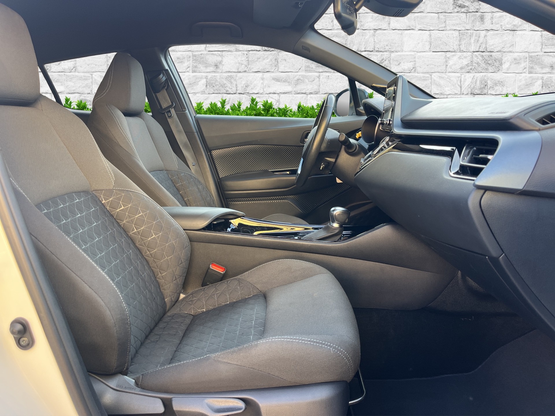 TOYOTA C-HR 1.8 HSD CVT Premium-image-15