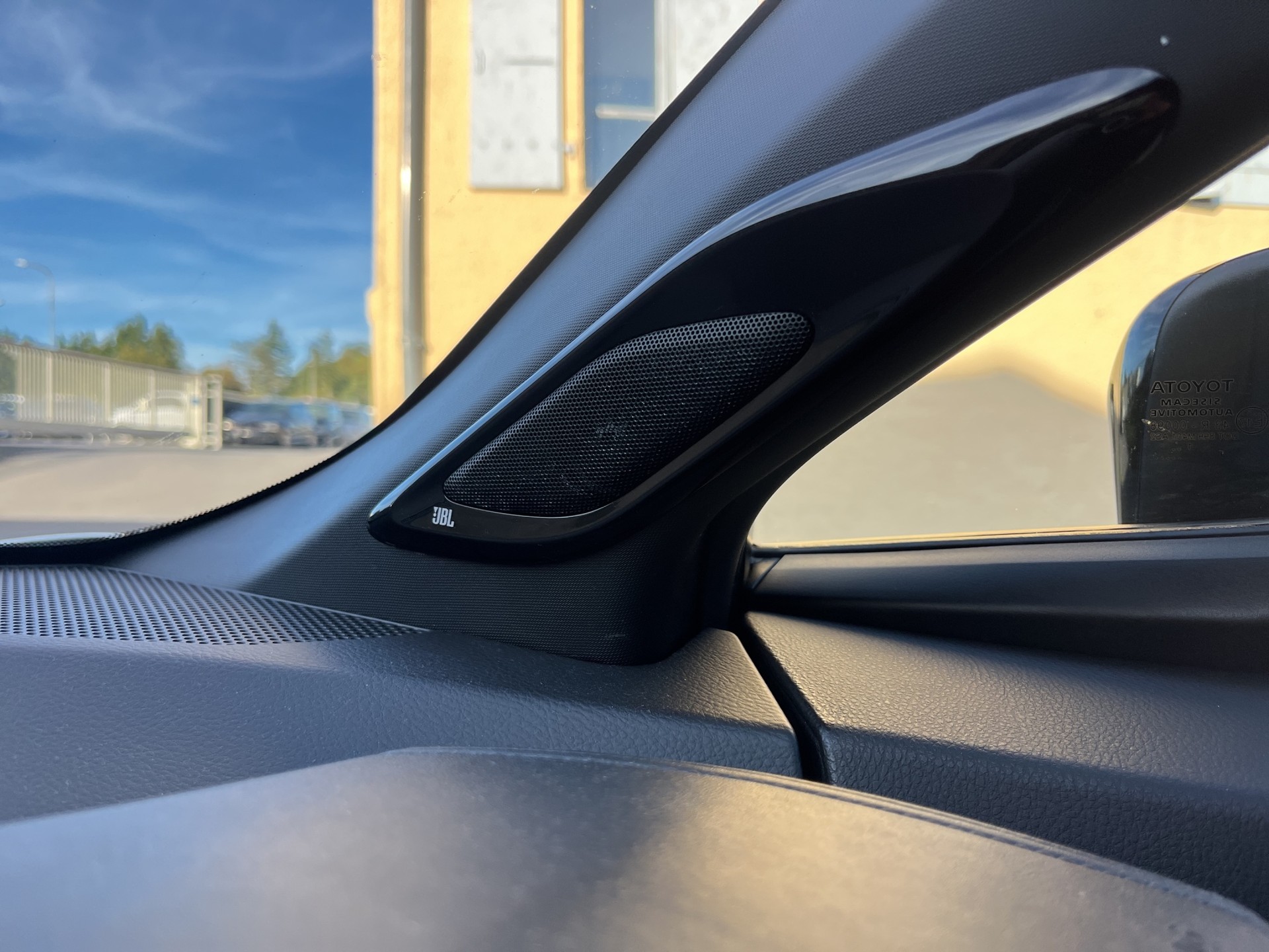 TOYOTA C-HR 1.8 HSD CVT Premium-image-12