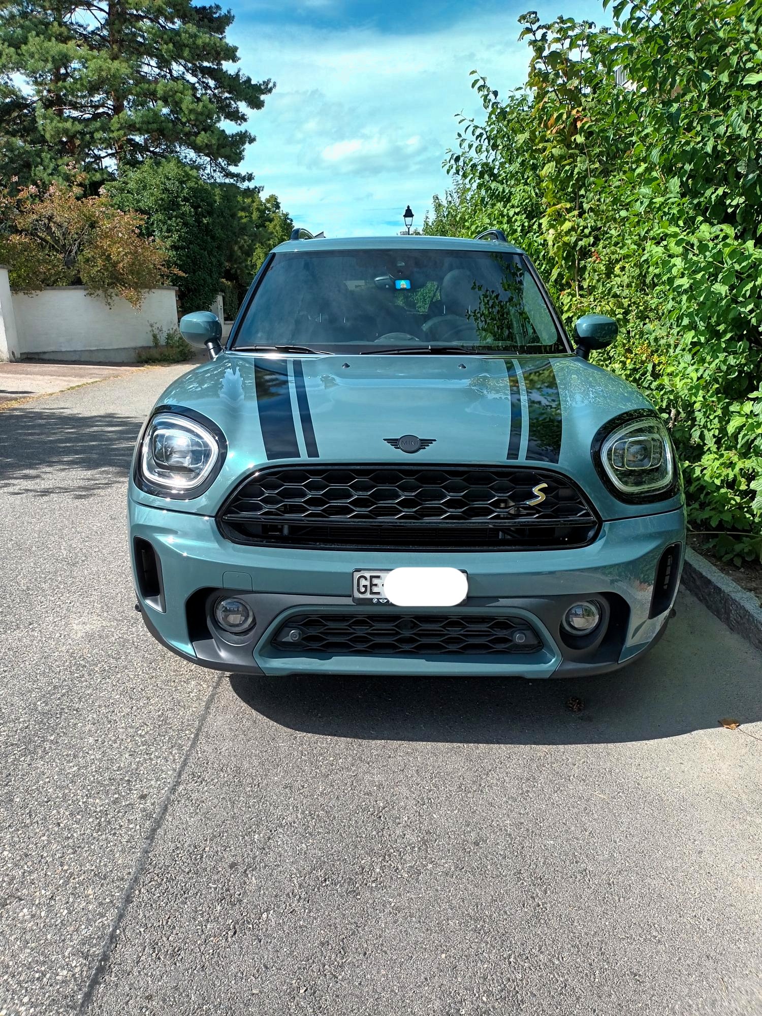 MINI 1.5i Cooper S E ALL4-image-1
