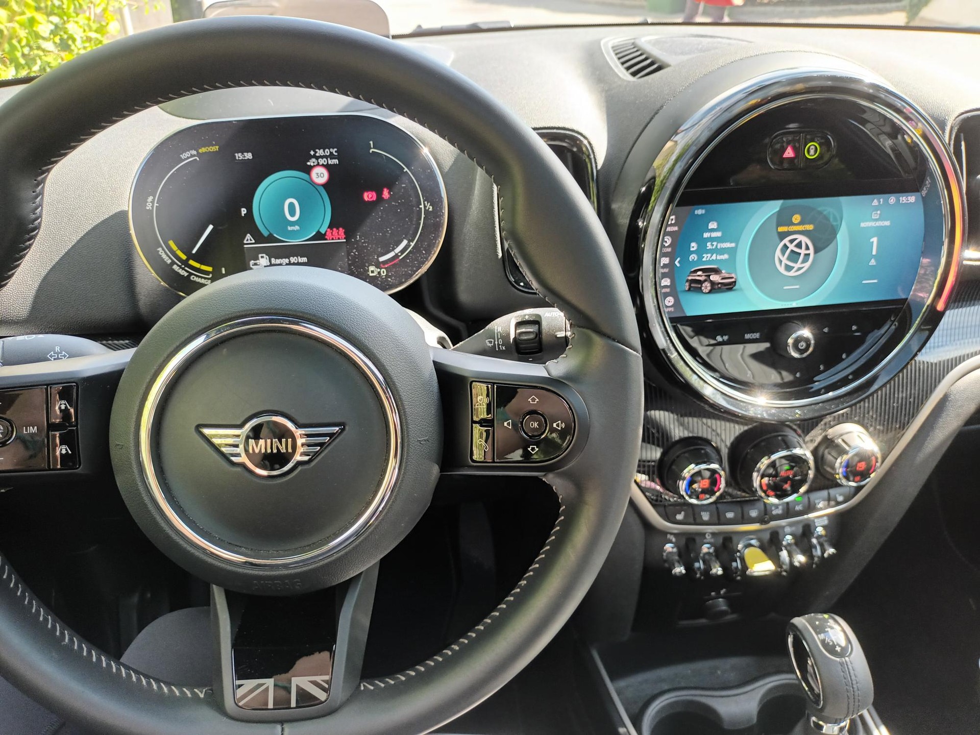 MINI 1.5i Cooper S E ALL4-image-4