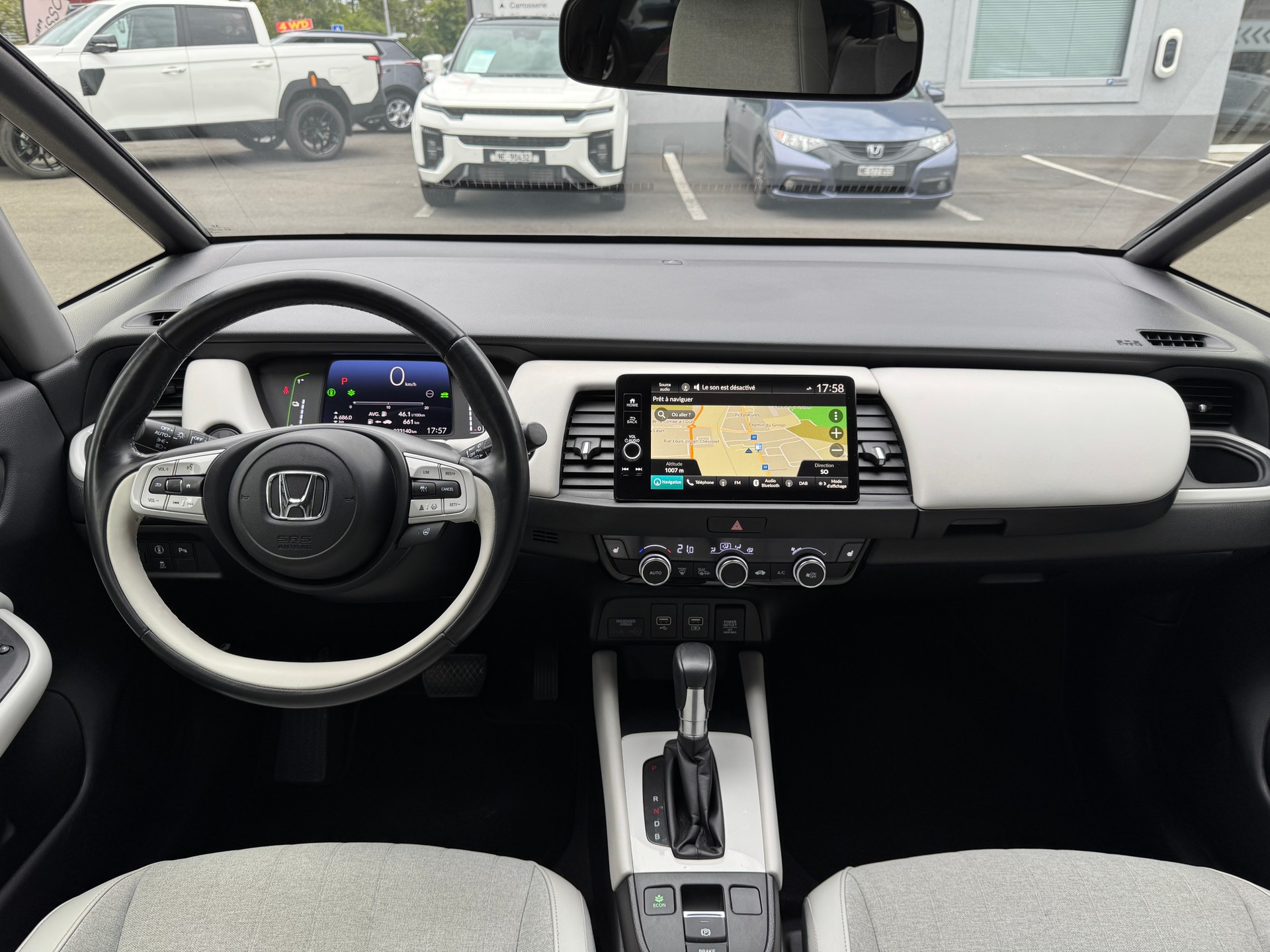 HONDA Jazz 1.5i-MMD Executive E-CVT-image-1