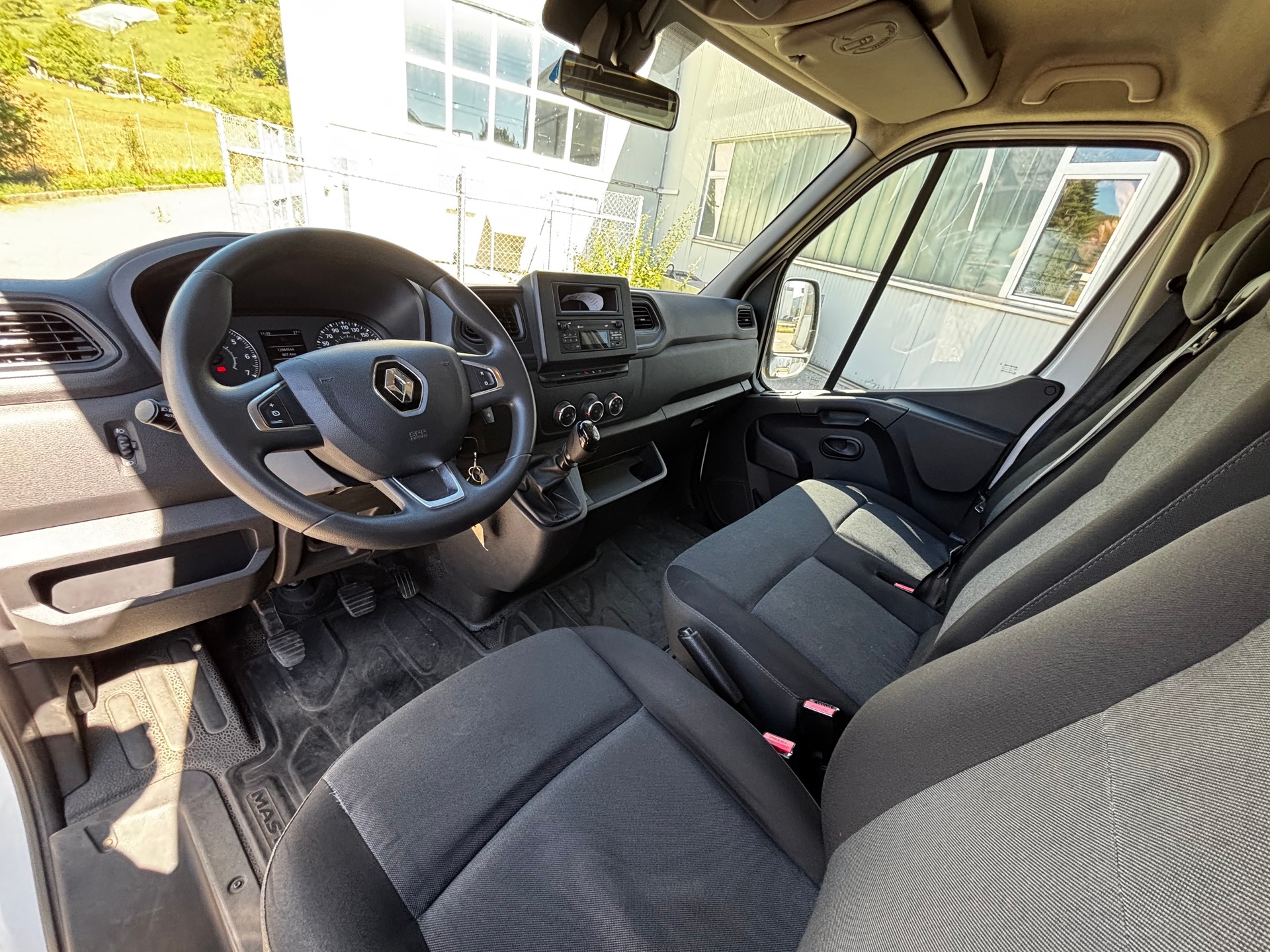 RENAULT Master T33 2.3dCi 135 L2H2-image-6