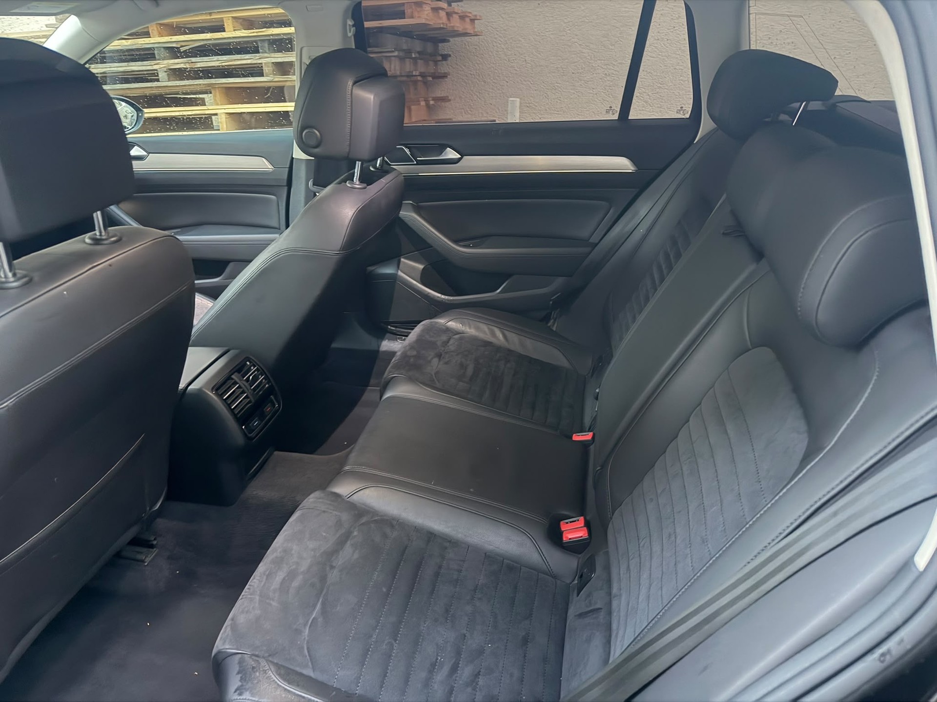 VW Passat Variant 2.0 TDI BMT Highline DSG 4Motion-image-8