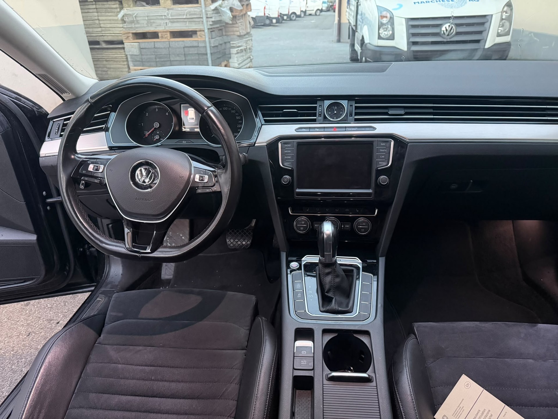 VW Passat Variant 2.0 TDI BMT Highline DSG 4Motion-image-6