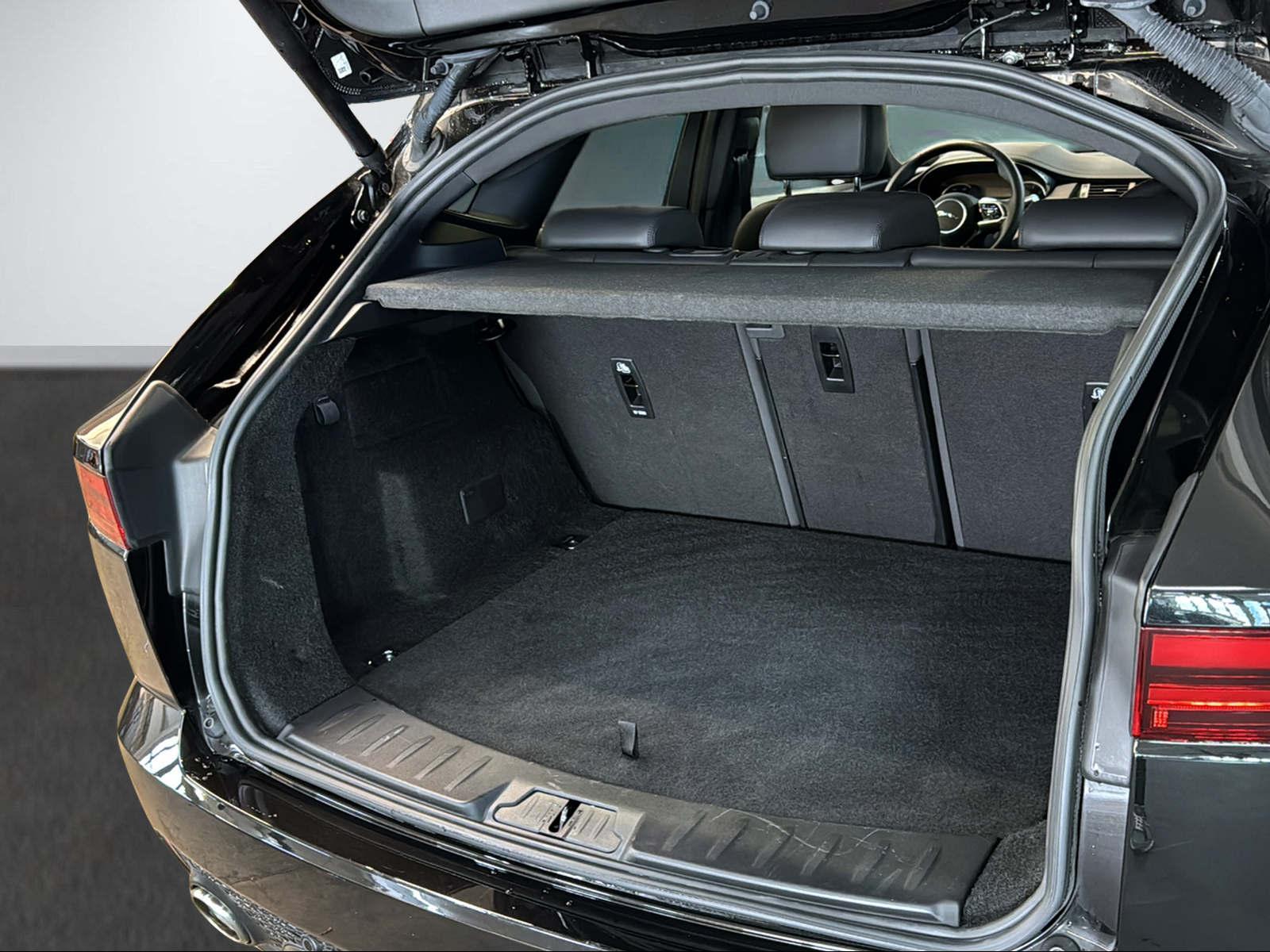 JAGUAR E-Pace 2.0 I4 200 SE AWD-image-15