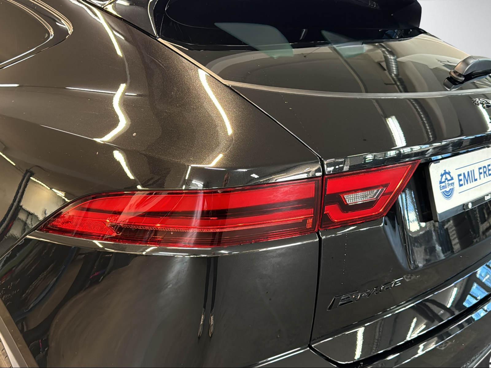 JAGUAR E-Pace 2.0 I4 200 SE AWD-image-6