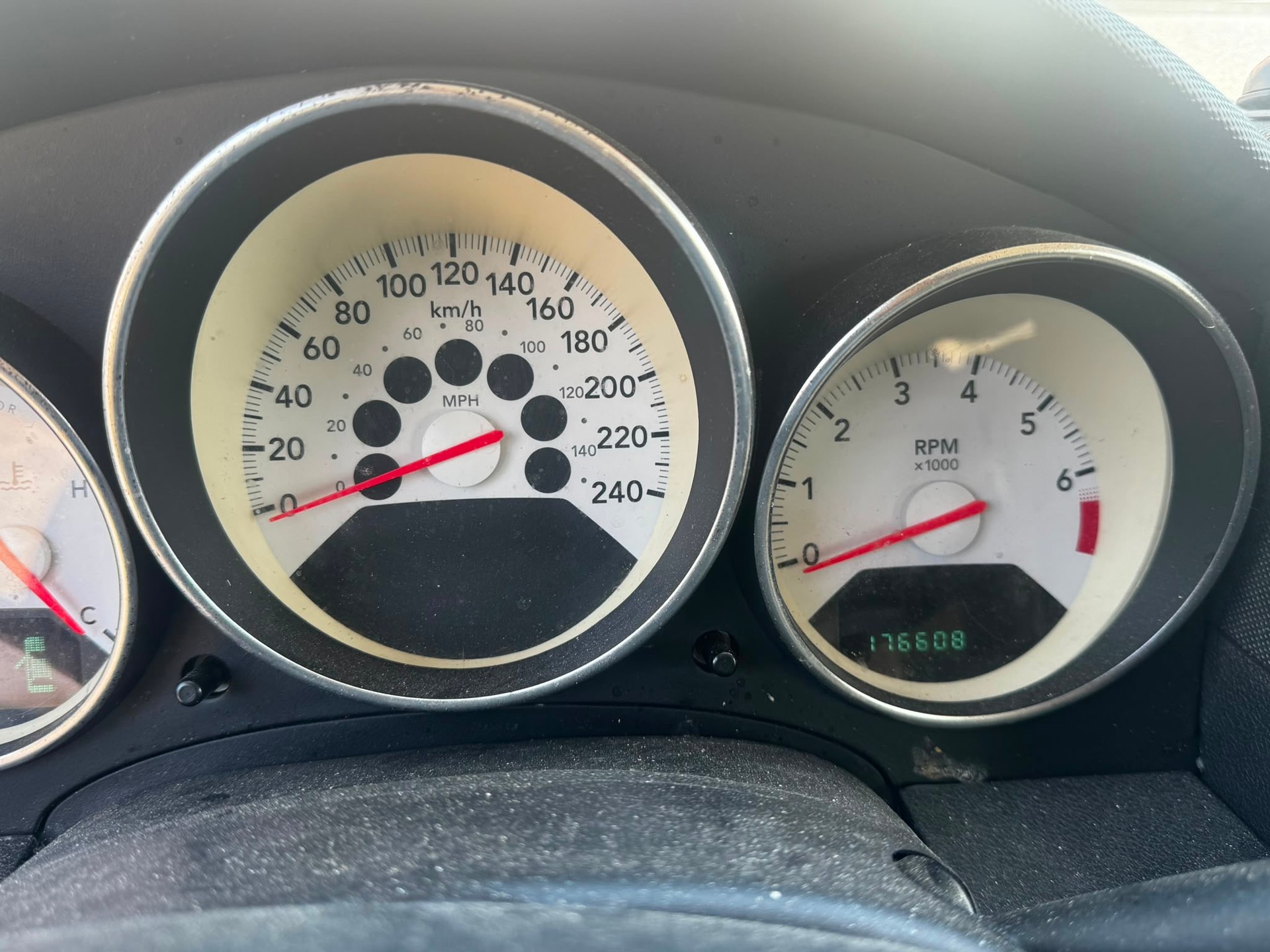 DODGE Caliber 1.8 SXT-image-11