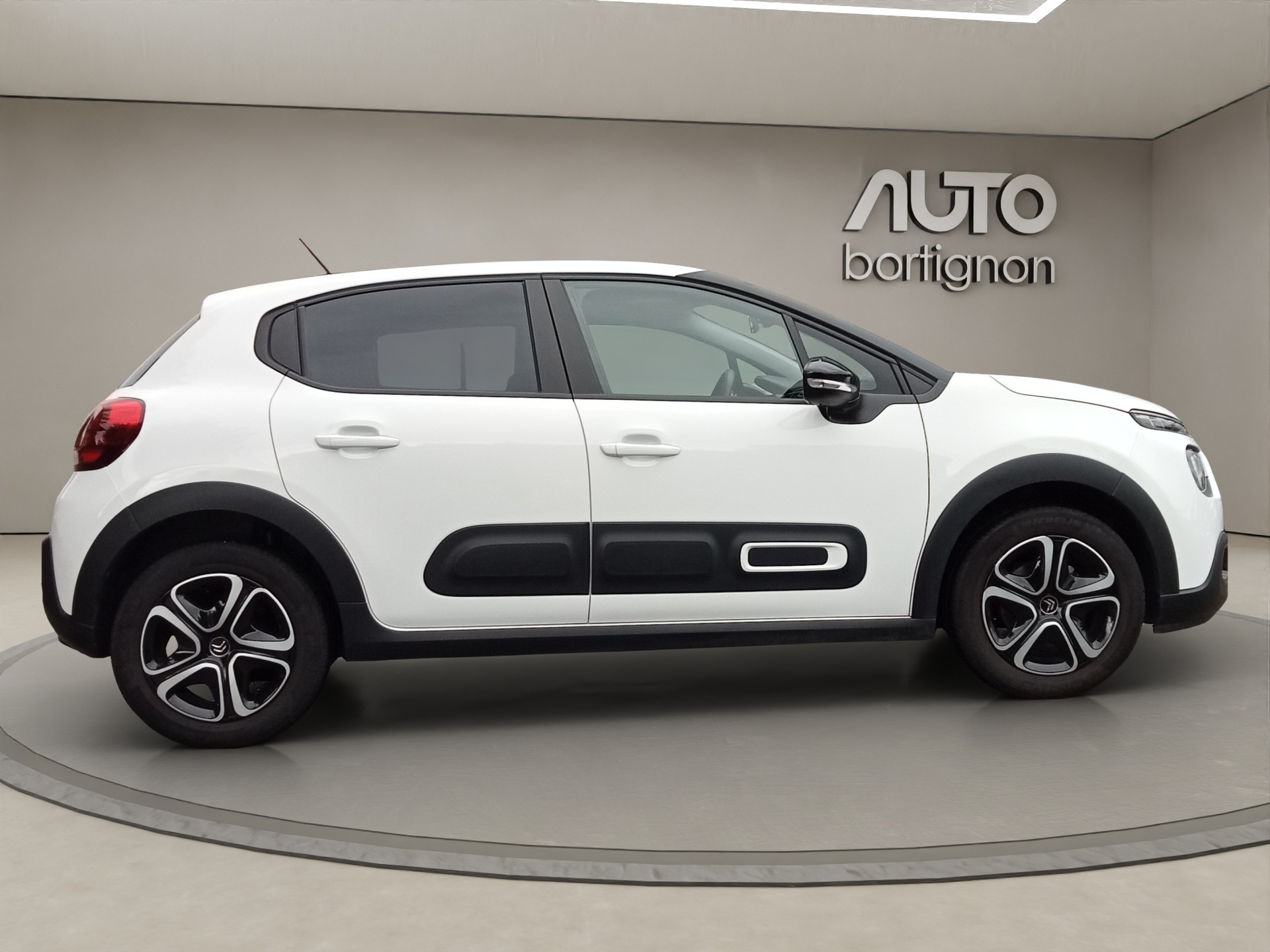 CITROEN C3 1.2i PureTech Swiss Edition-image-3
