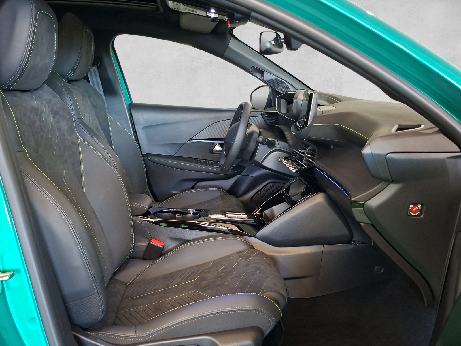 PEUGEOT 208 1.2 Hybrid 145 GT Exclusive-image-11