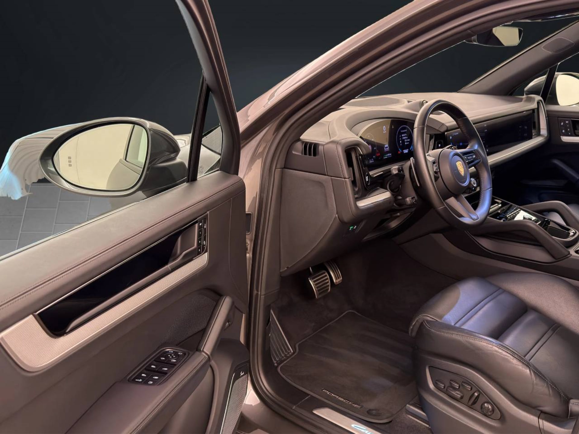PORSCHE Cayenne S E-Hybrid-image-3