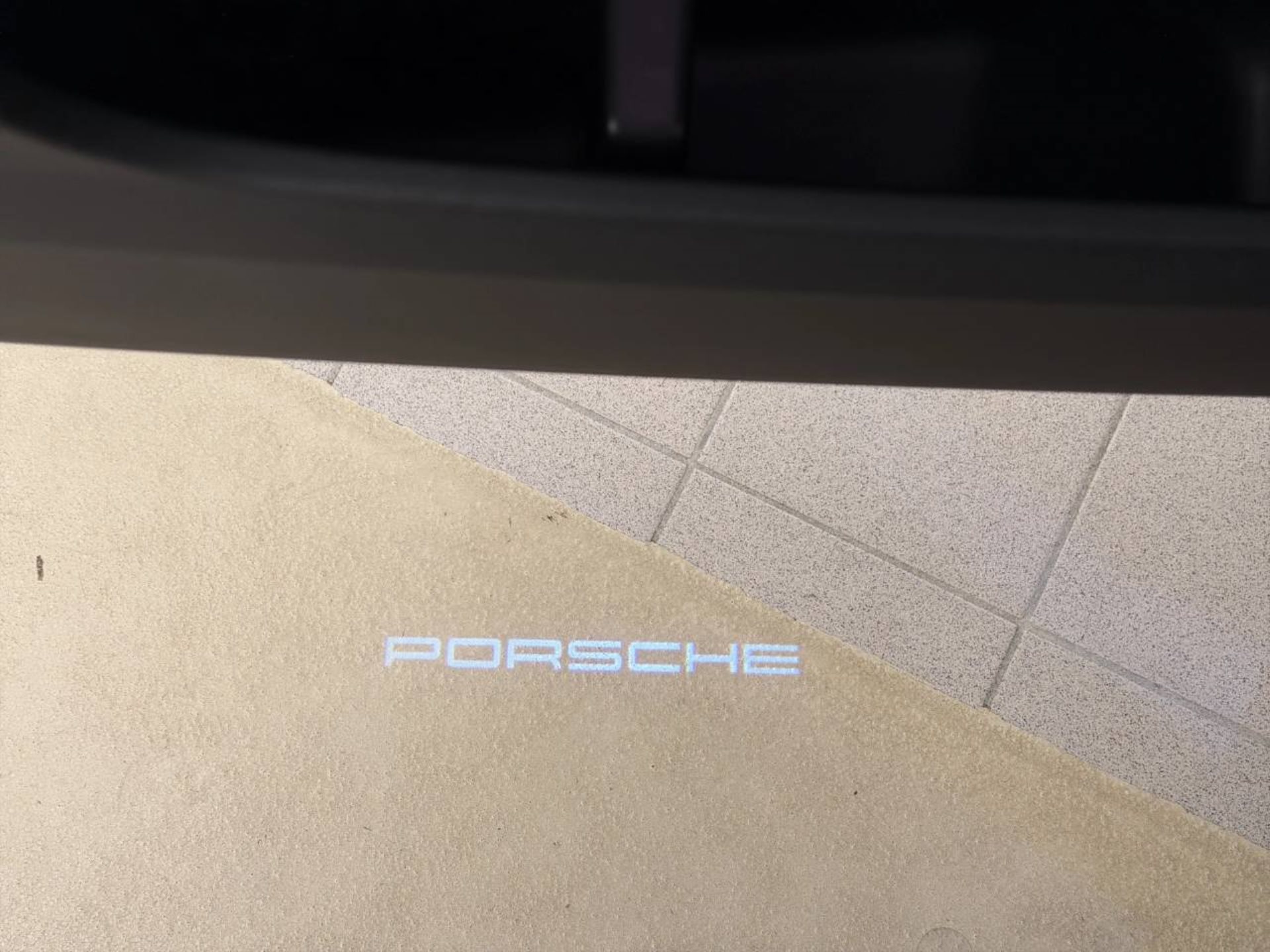 PORSCHE Cayenne S E-Hybrid-image-25