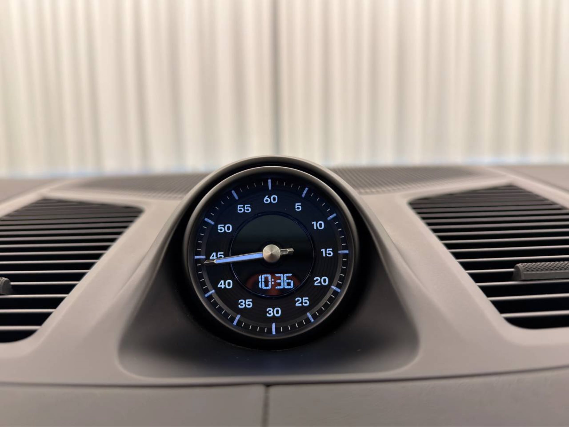 PORSCHE Cayenne S E-Hybrid-image-23