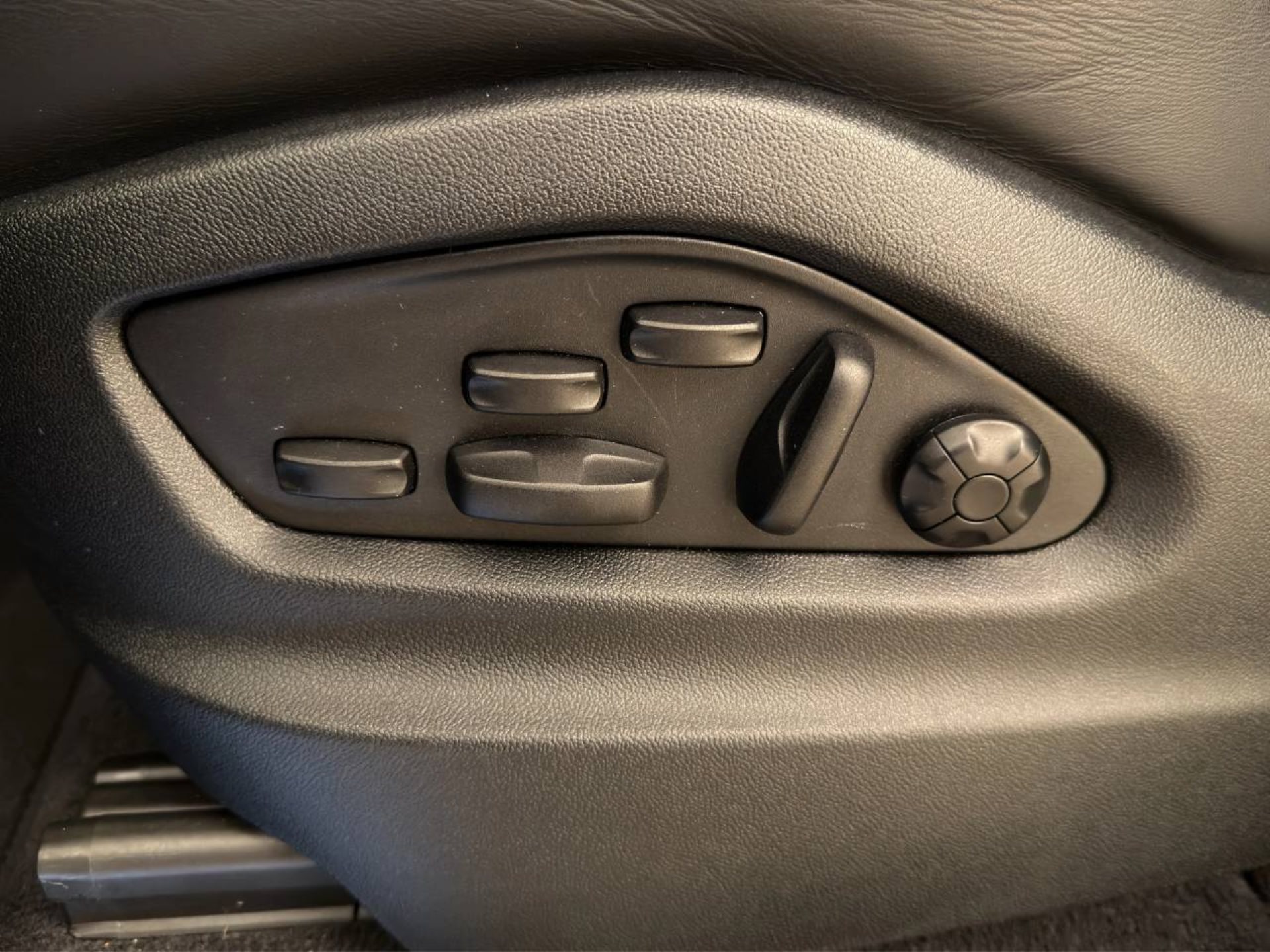 PORSCHE Cayenne S E-Hybrid-image-24