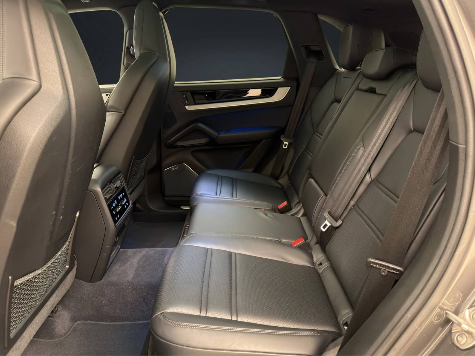PORSCHE Cayenne S E-Hybrid-image-14