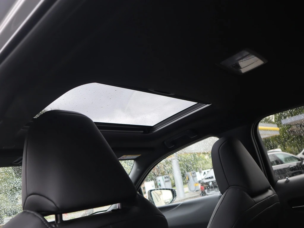 LEXUS UX 300e Excellence Automatic ** Voll-Leder Ausstattung ** Gr-Navi ** RF-Kamera 360° ** Glasschiebedach ** HUD ** Neues Modell-image-14