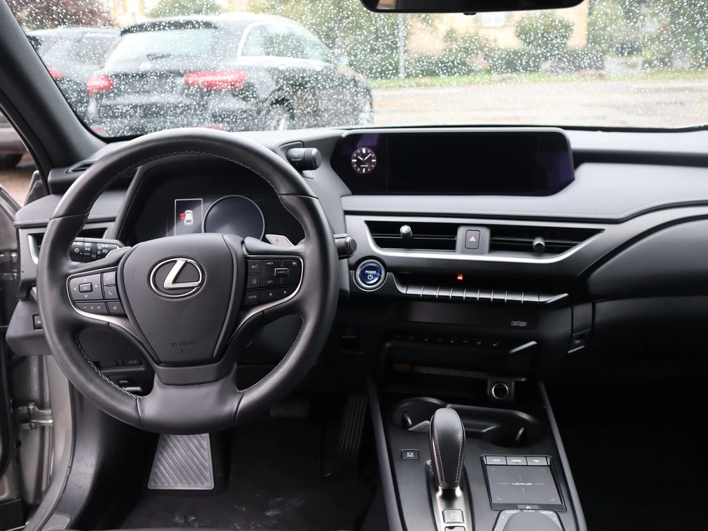 LEXUS UX 300e Excellence Automatic ** Voll-Leder Ausstattung ** Gr-Navi ** RF-Kamera 360° ** Glasschiebedach ** HUD ** Neues Modell-image-11
