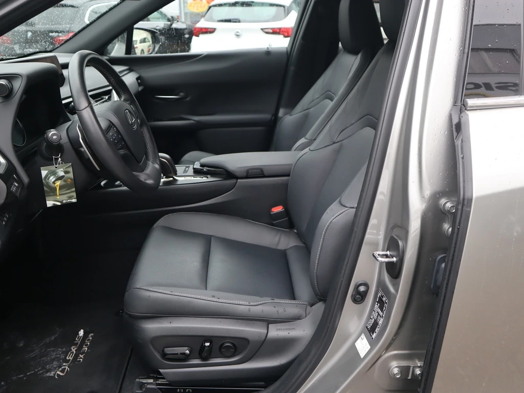 LEXUS UX 300e Excellence Automatic ** Voll-Leder Ausstattung ** Gr-Navi ** RF-Kamera 360° ** Glasschiebedach ** HUD ** Neues Modell-image-12
