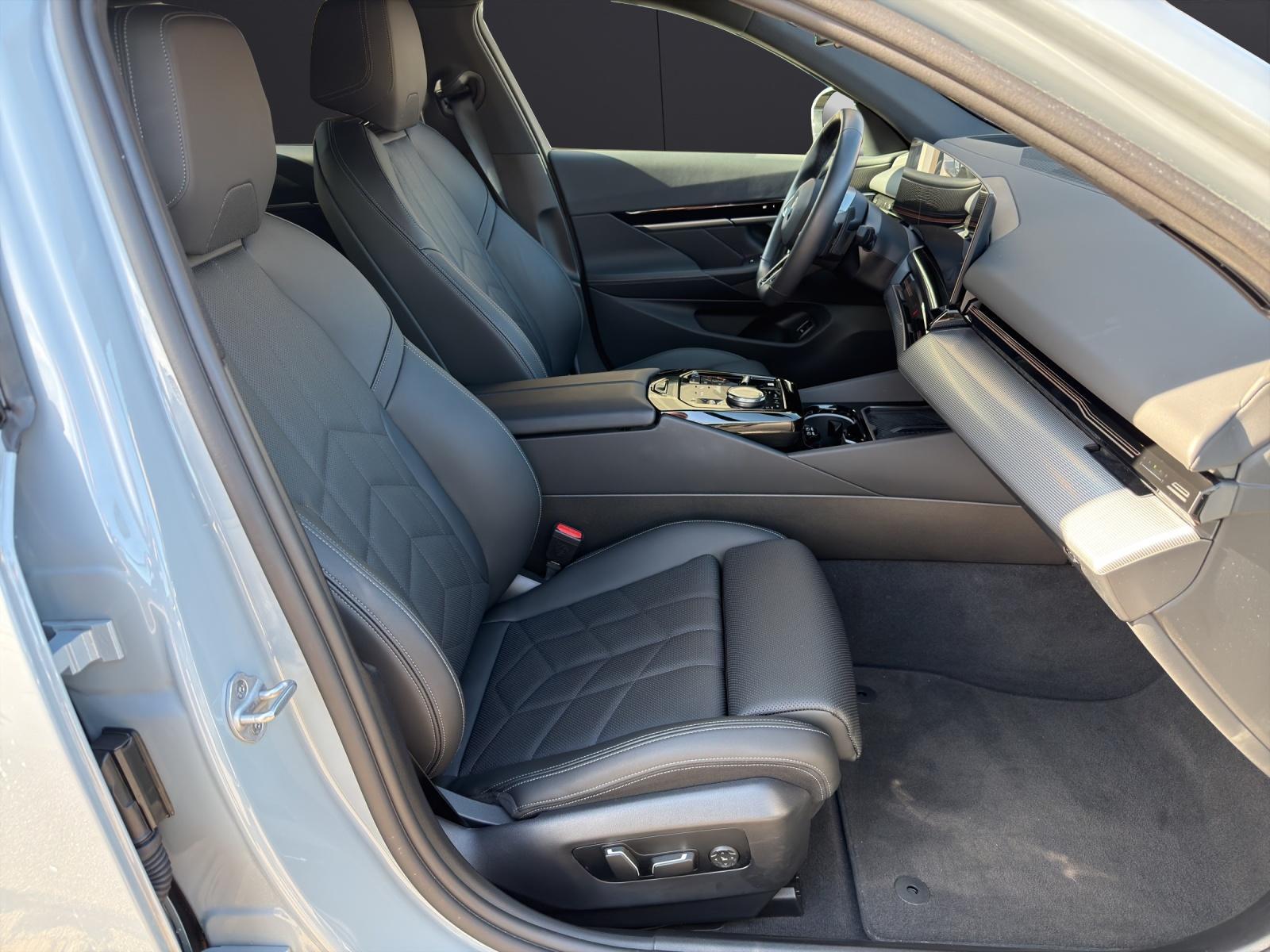 BMW 5er Reihe G61 Touring 520d xDrive-image-18