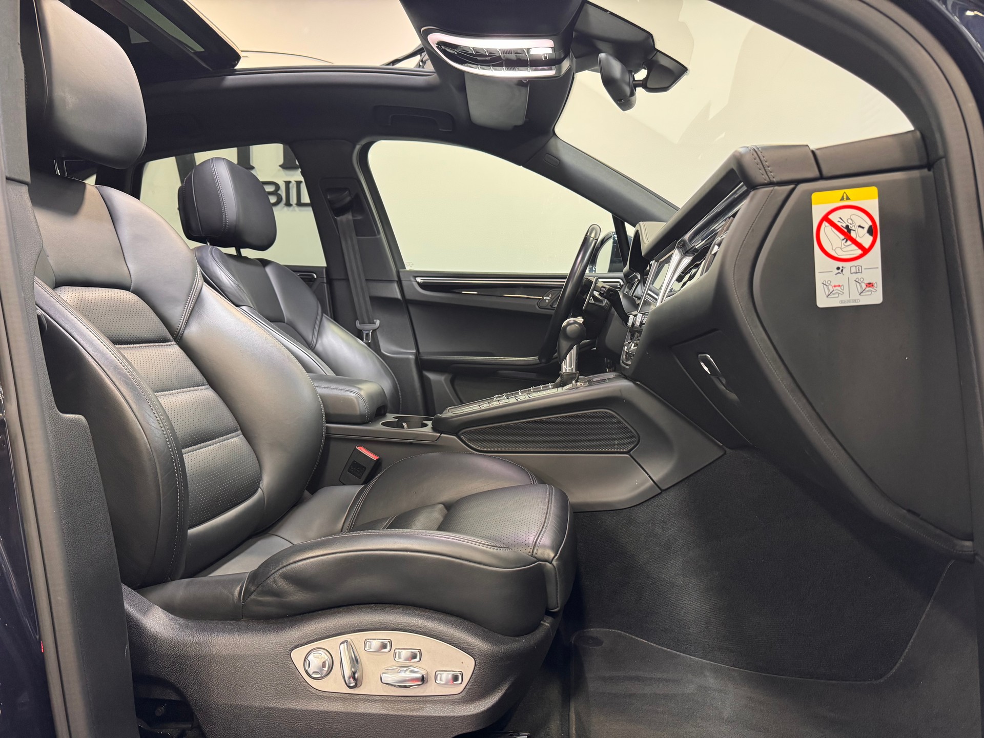 PORSCHE Macan S PDK *Panorama / Sport Chrono / 360 Kamera / Bose / CH-Fahrzeug / Matrix LED*-image-10