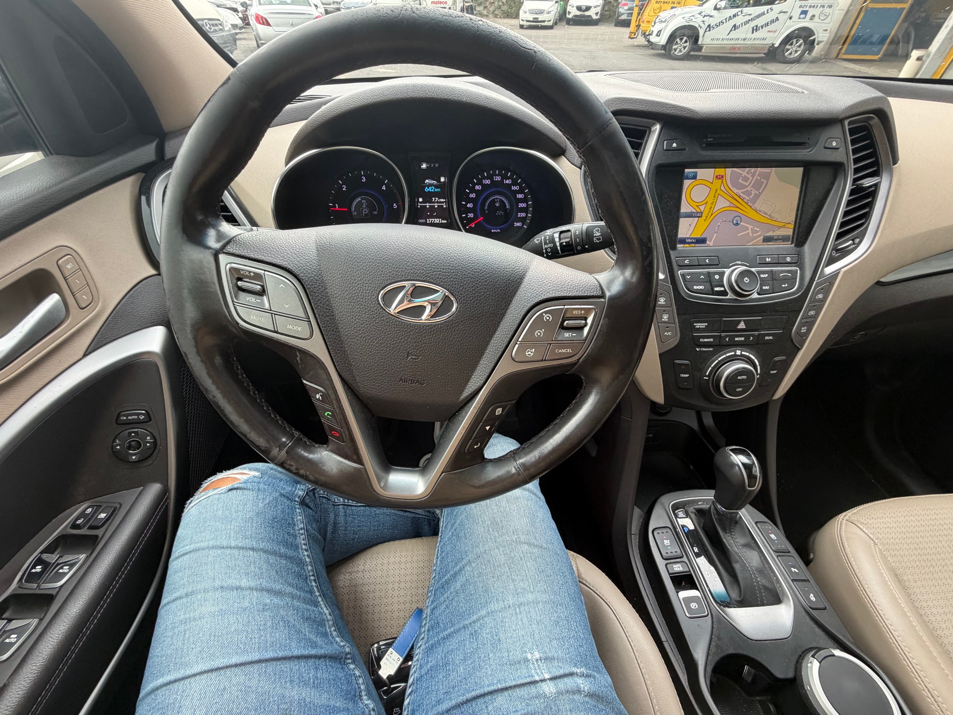 HYUNDAI Santa Fe 2.2 CRDI Premium 4WD Automatic-image-12
