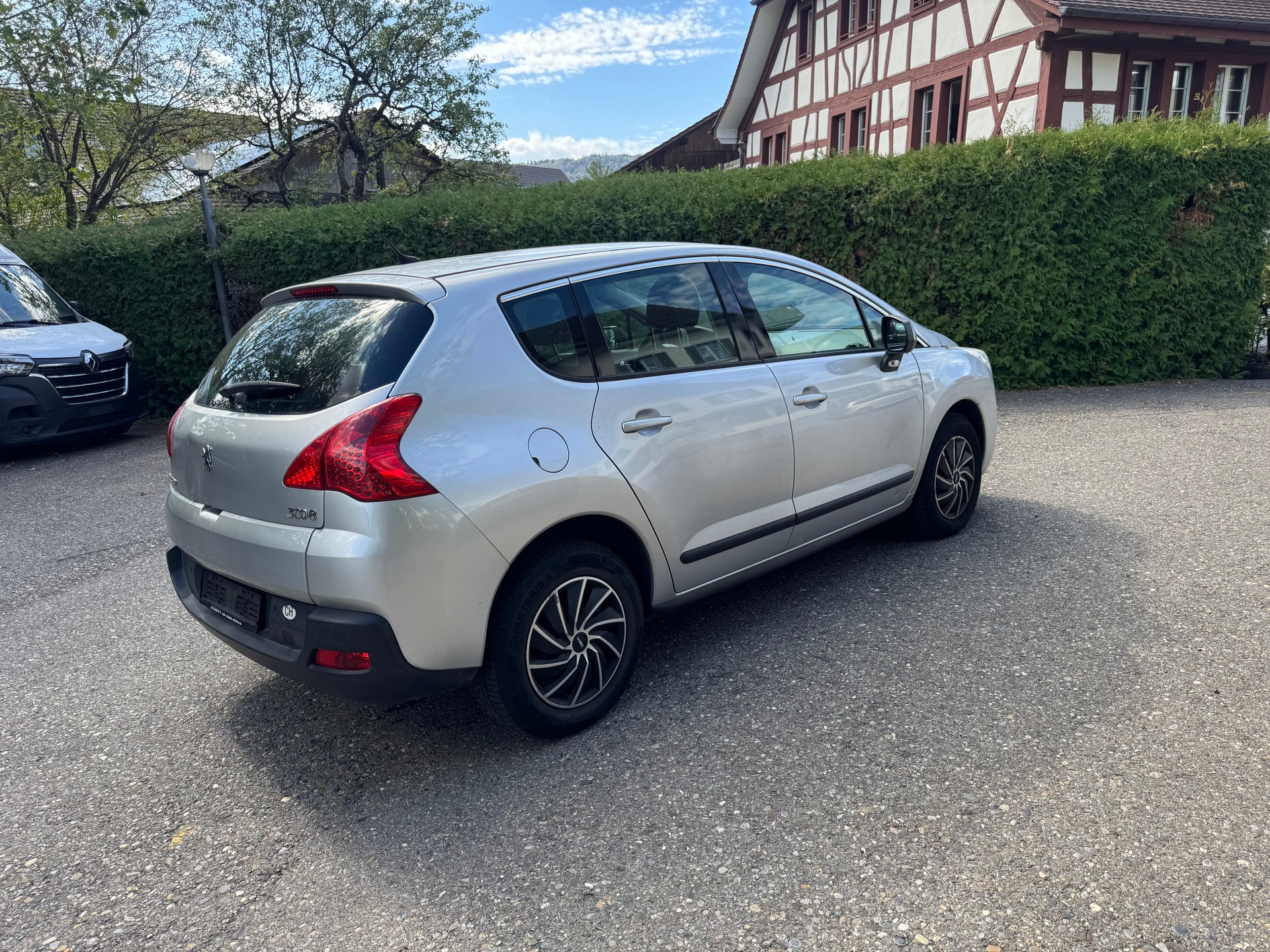PEUGEOT 3008 1.6 HDI Business EGS6-image-4