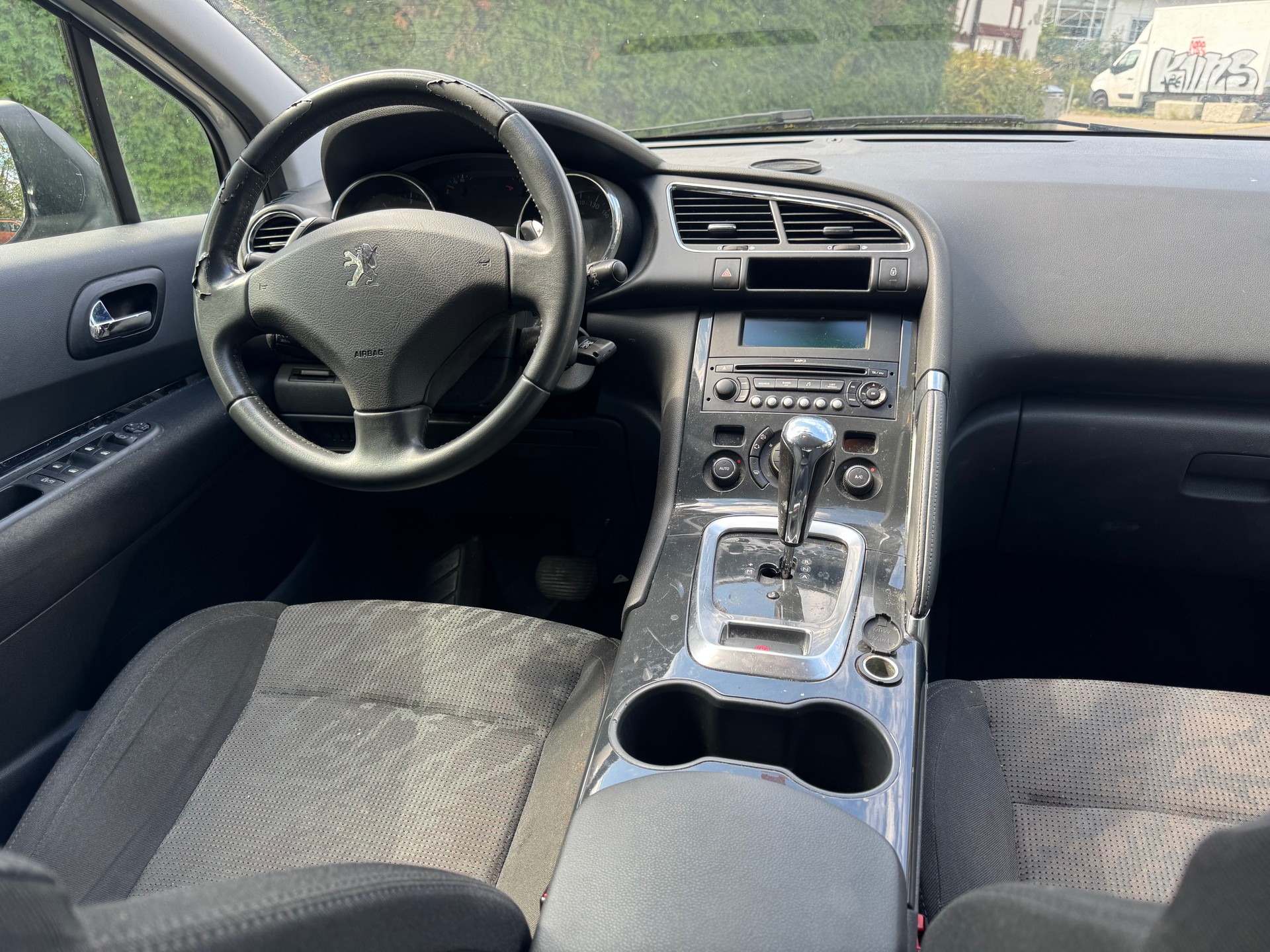 PEUGEOT 3008 1.6 HDI Business EGS6-image-5
