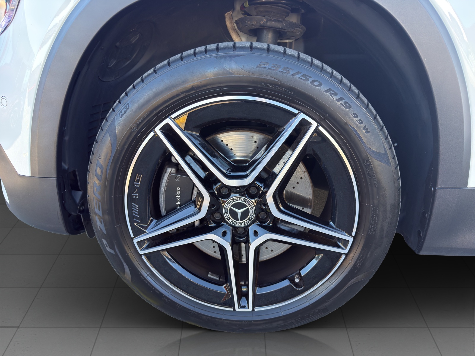 MERCEDES-BENZ GLB 250 AMG Line 4 MATIC-image-5