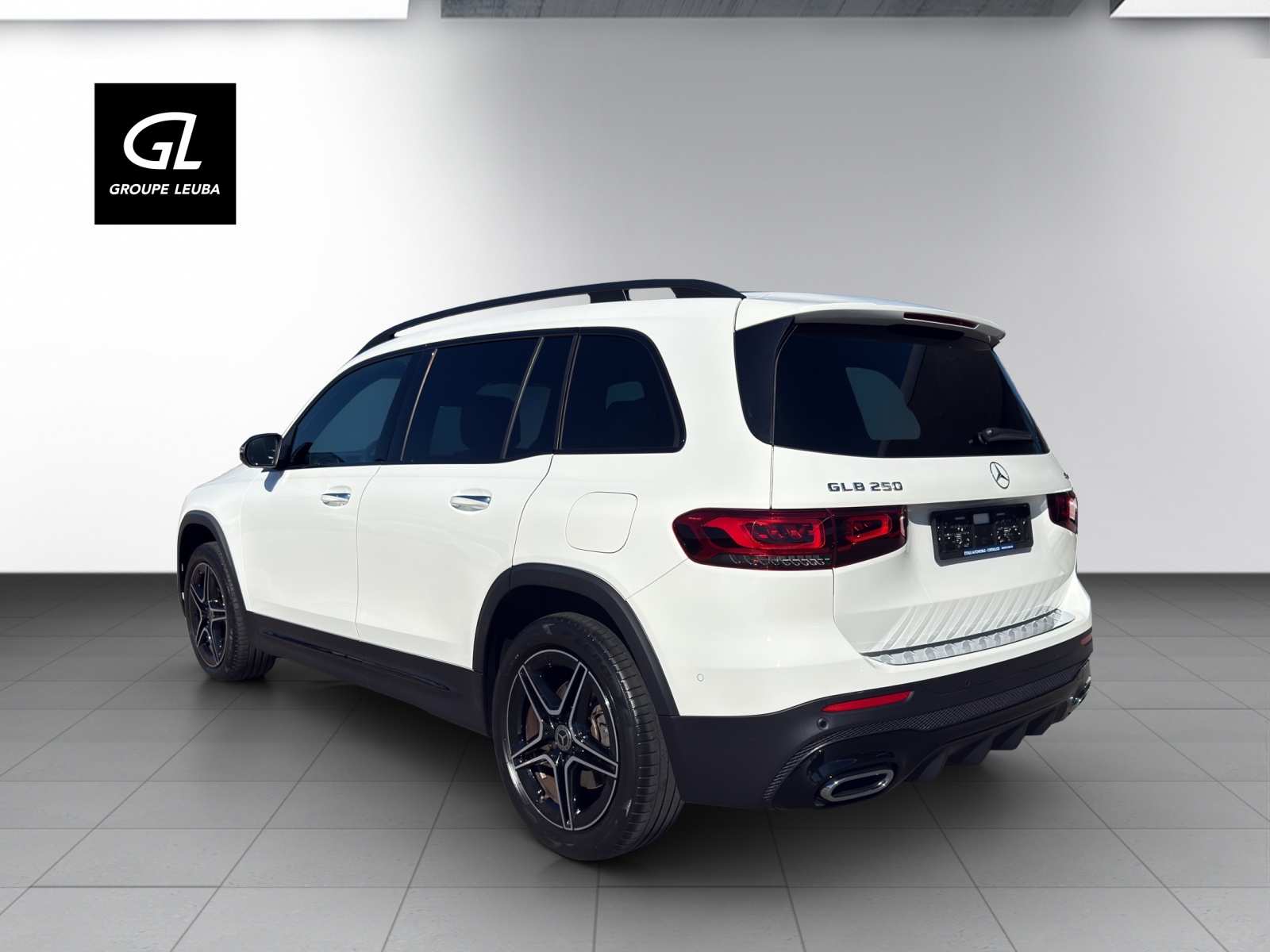 MERCEDES-BENZ GLB 250 AMG Line 4 MATIC-image-3