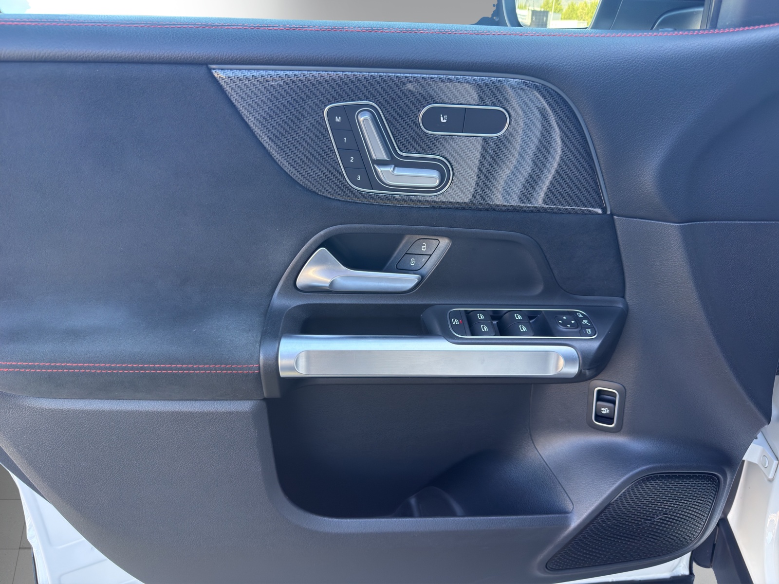 MERCEDES-BENZ GLB 250 AMG Line 4 MATIC-image-7