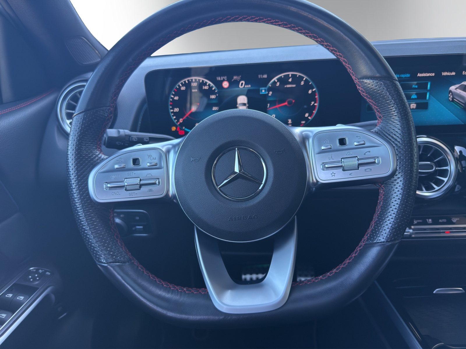 MERCEDES-BENZ GLB 250 AMG Line 4 MATIC-image-12