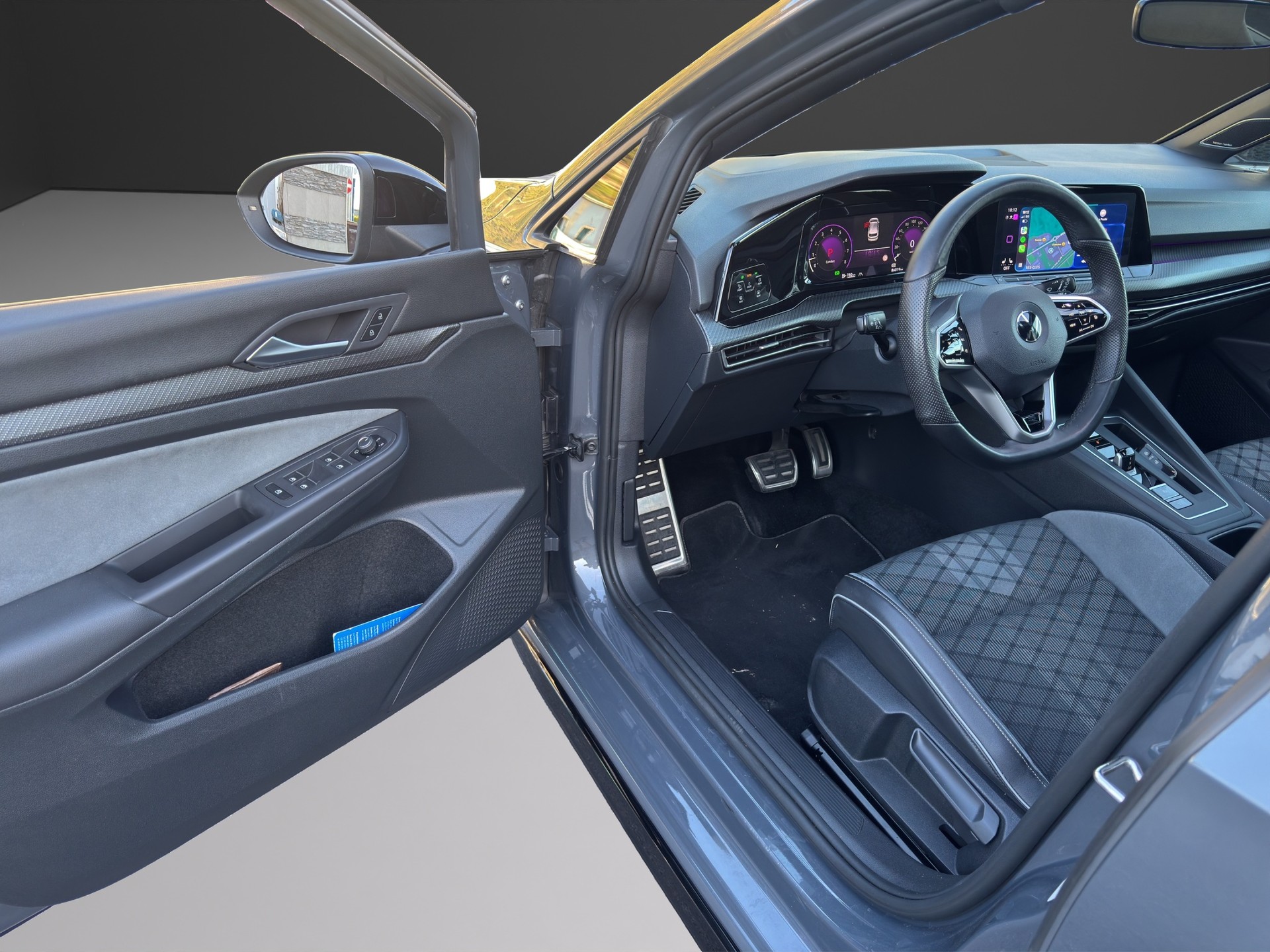 VW Golf 1.5 eTSI mHEV ACT R-Line DSG-image-10