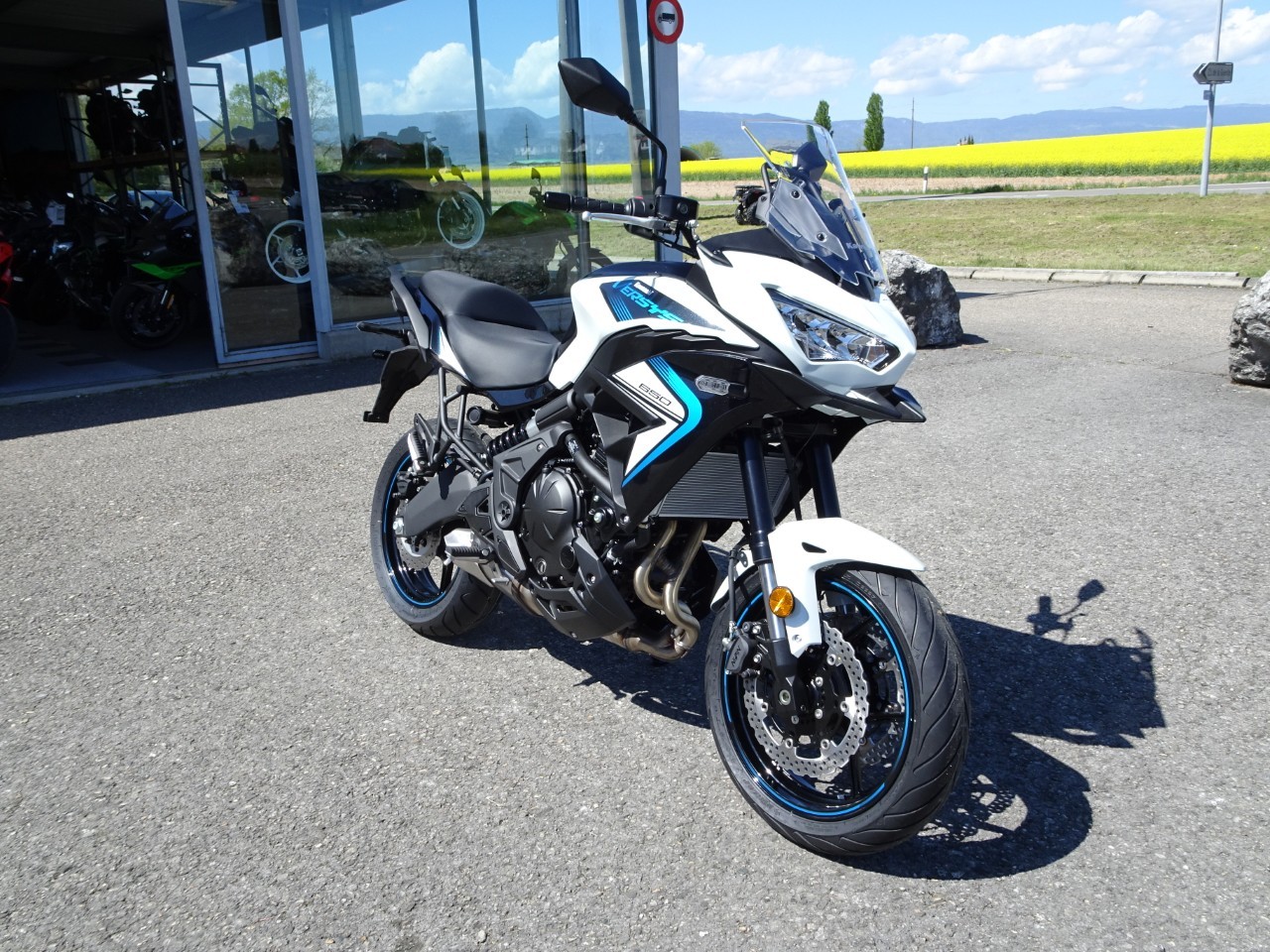 KAWASAKI Versys 650 (35kW)-showroom-element-1