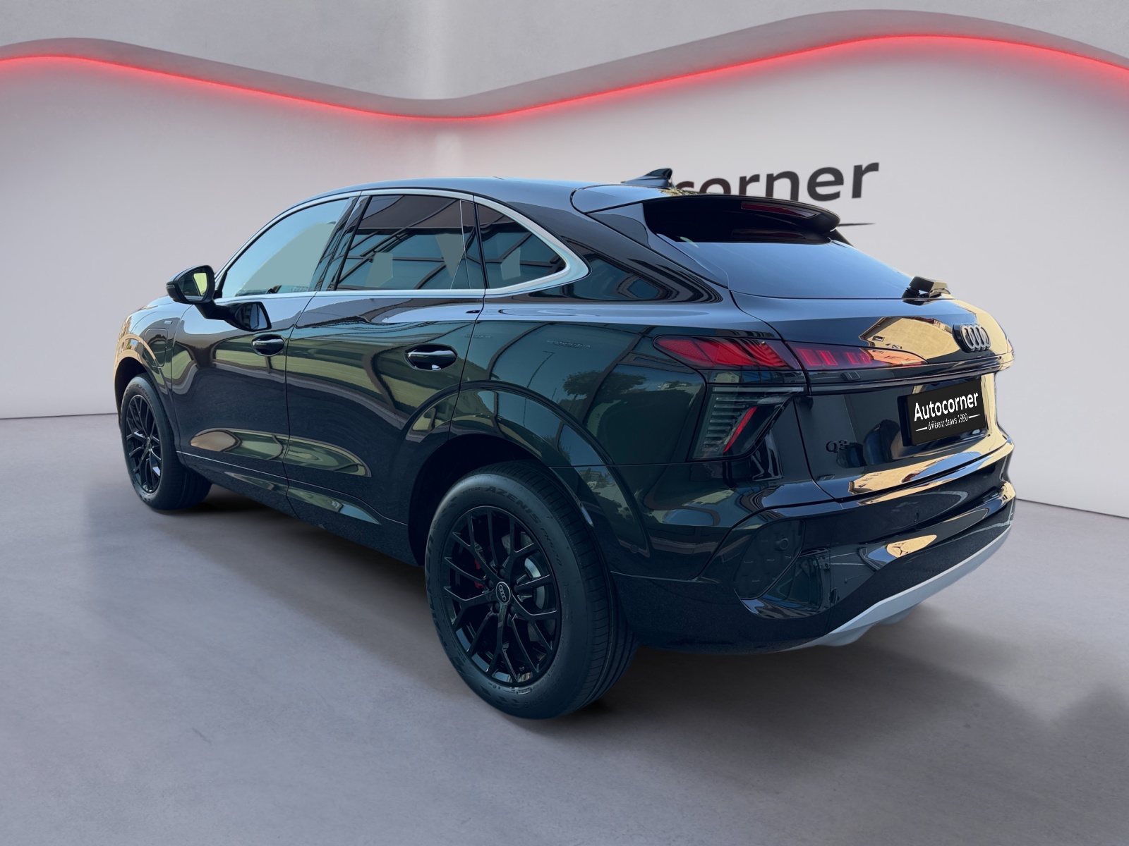 AUDI Q3 Sportback e-hybrid 200 kW S tronig-image-2
