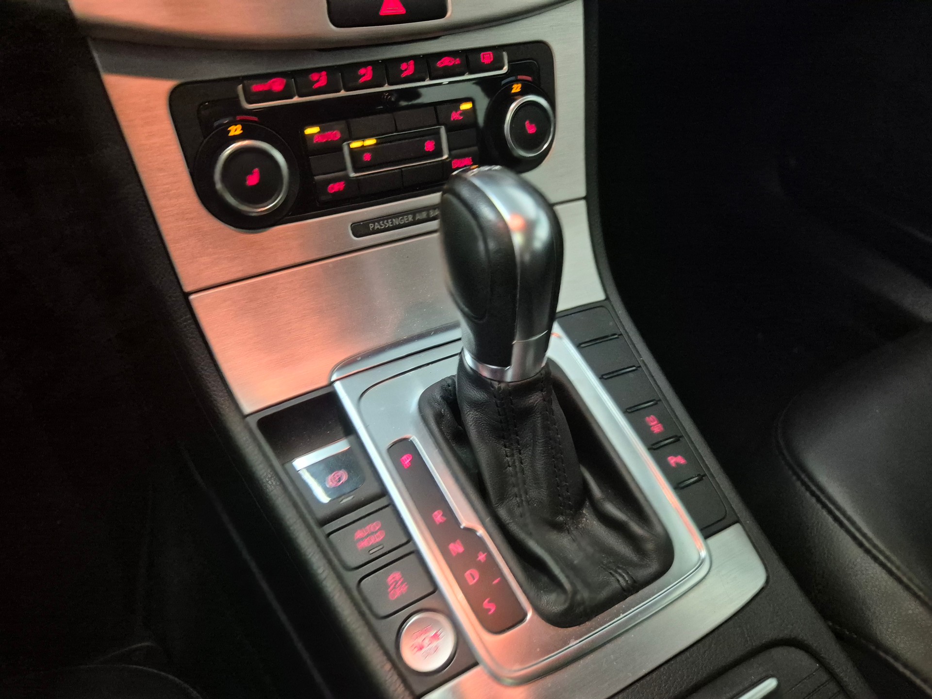 VW Passat Variant 1.8 TSI Highline DSG-image-15