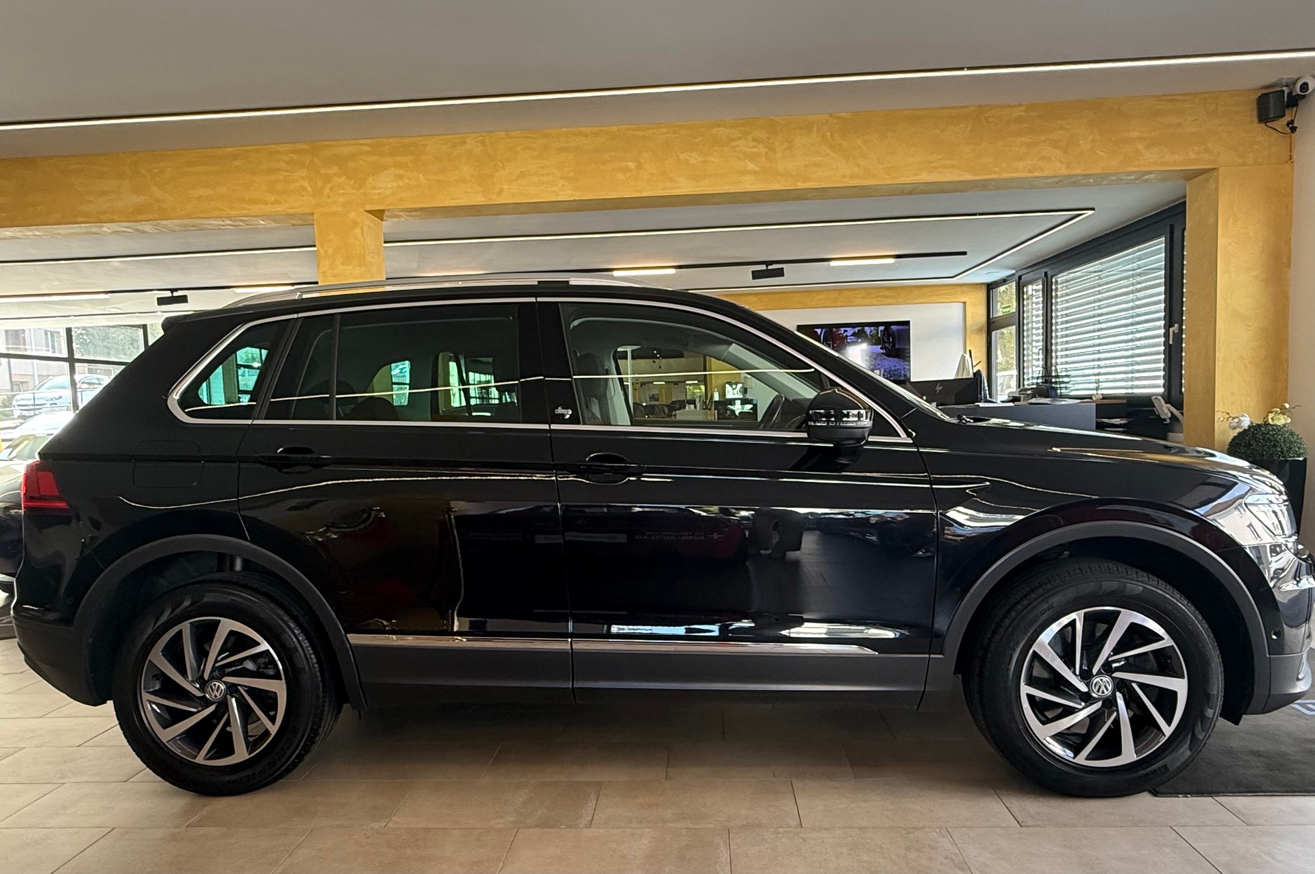 VW Tiguan 2.0TSI Comfortline 4Motion DSG-image-1