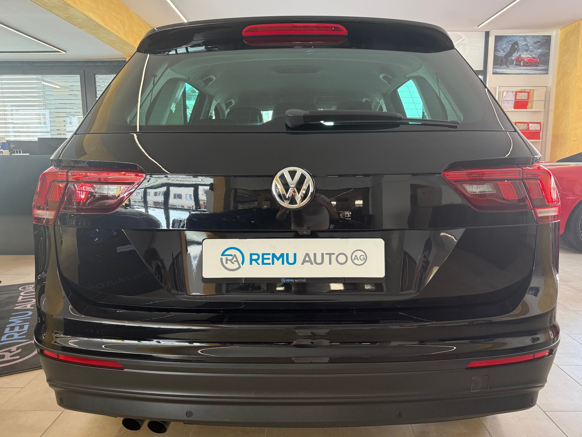 VW Tiguan 2.0TSI Comfortline 4Motion DSG-image-3