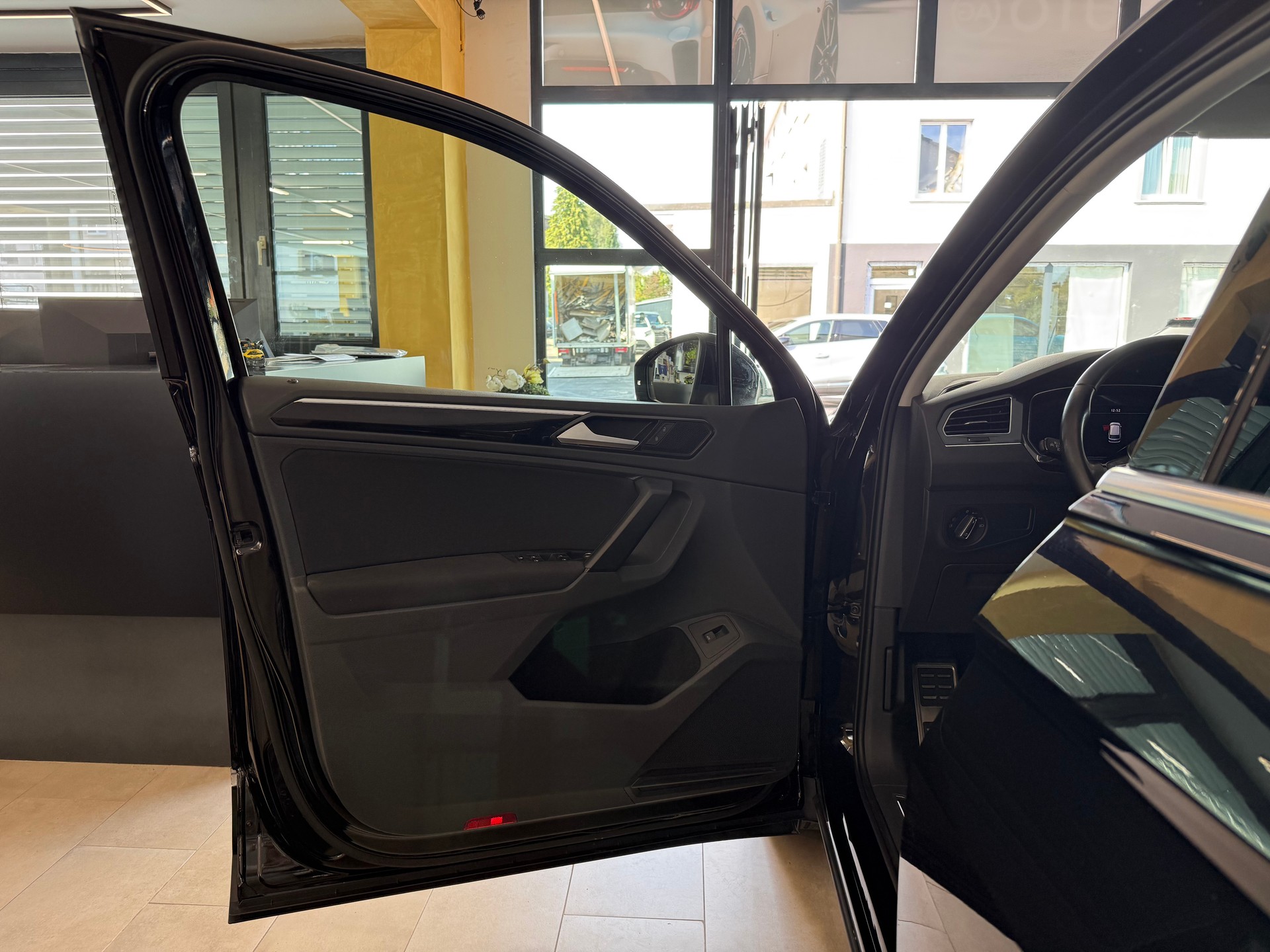 VW Tiguan 2.0TSI Comfortline 4Motion DSG-image-9