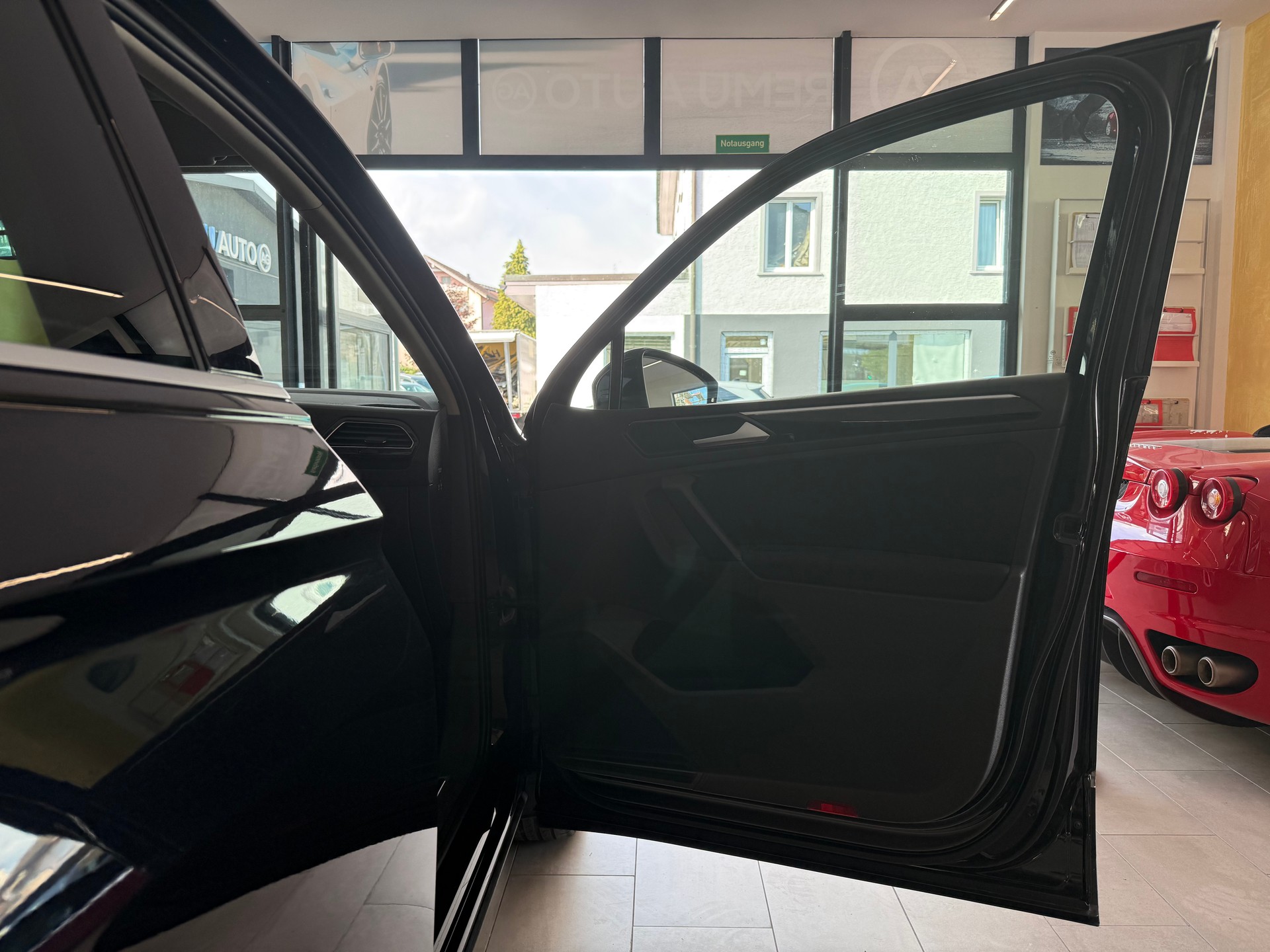 VW Tiguan 2.0TSI Comfortline 4Motion DSG-image-14
