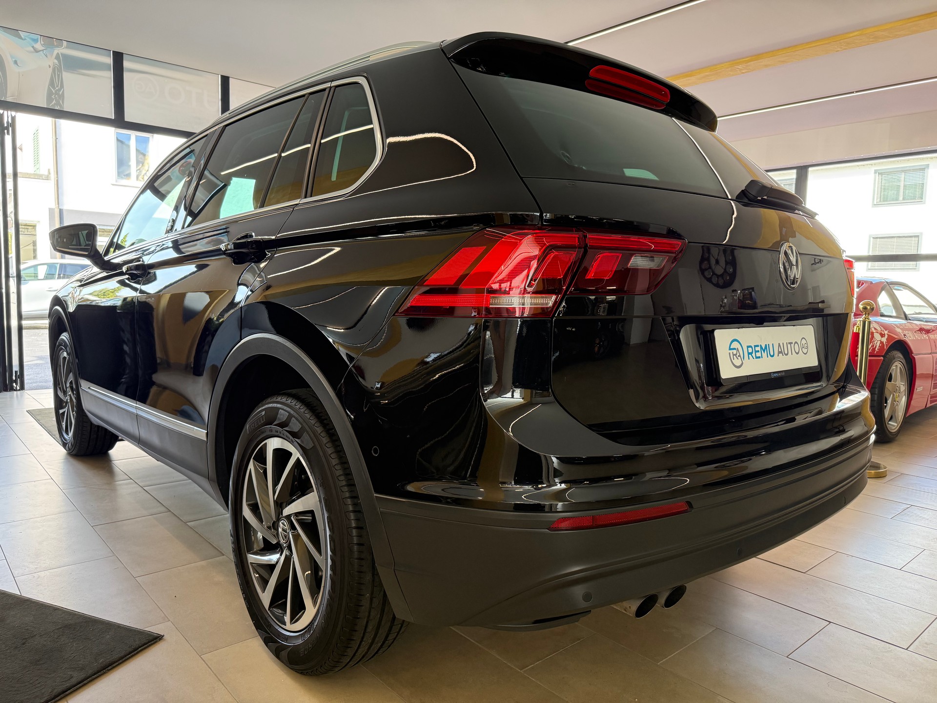 VW Tiguan 2.0TSI Comfortline 4Motion DSG-image-5