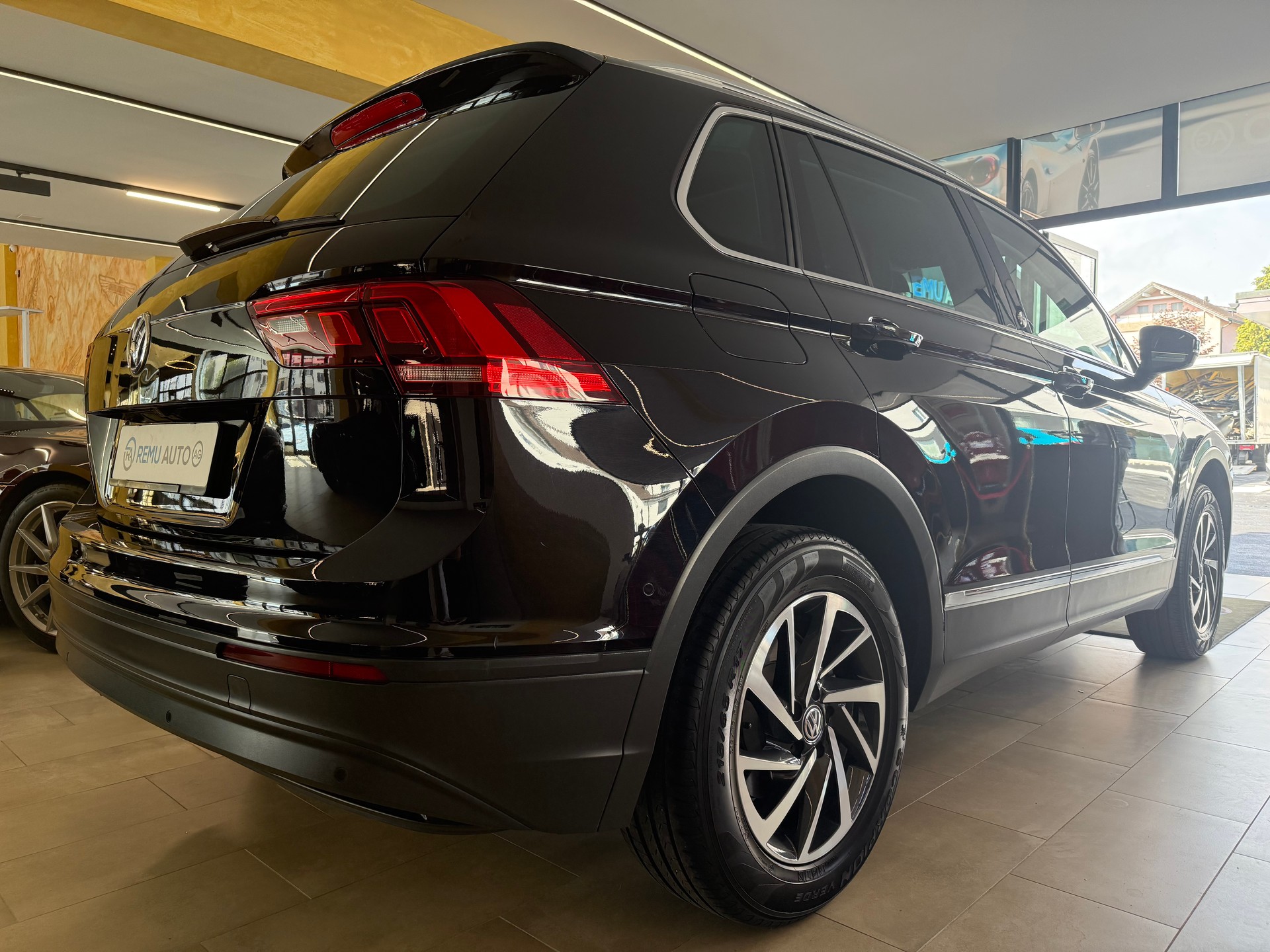 VW Tiguan 2.0TSI Comfortline 4Motion DSG-image-2