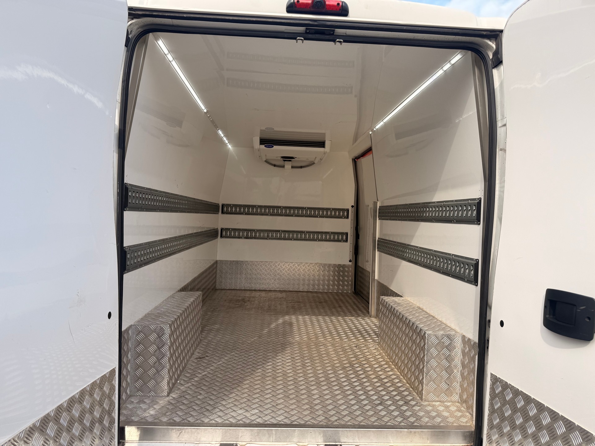 PEUGEOT Boxer 2.2 HDI 335 Pro L2H2-image-4