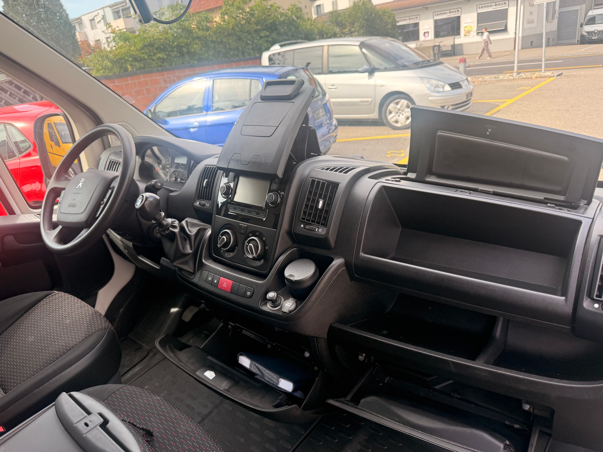 PEUGEOT Boxer 2.2 HDI 335 Pro L2H2-image-15