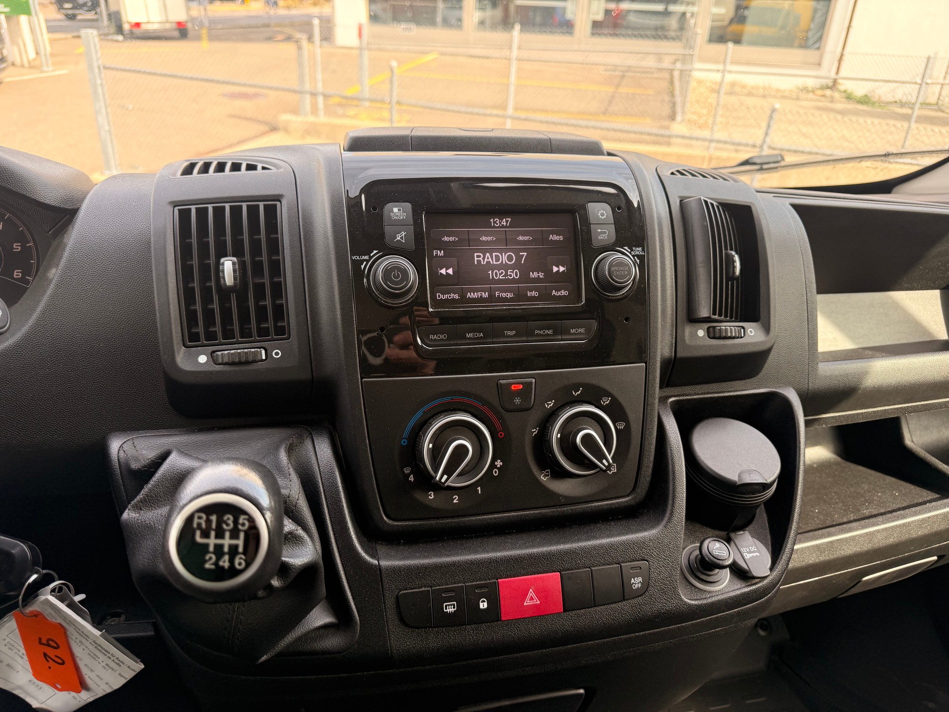 PEUGEOT Boxer 2.2 HDI 335 Pro L2H2-image-13