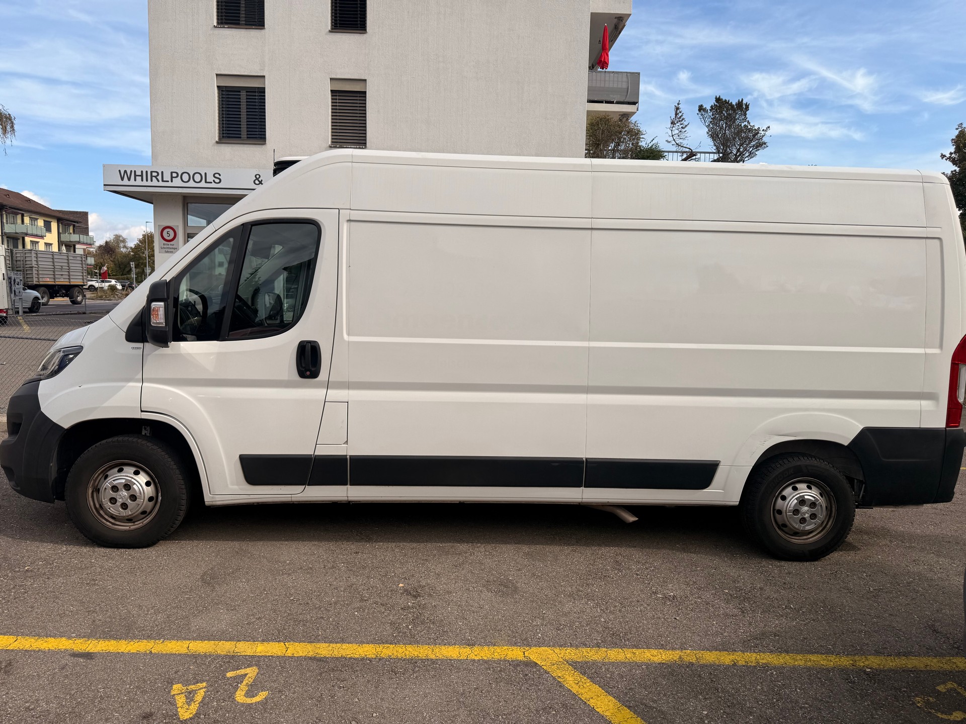 PEUGEOT Boxer 2.2 HDI 335 Pro L2H2-image-2